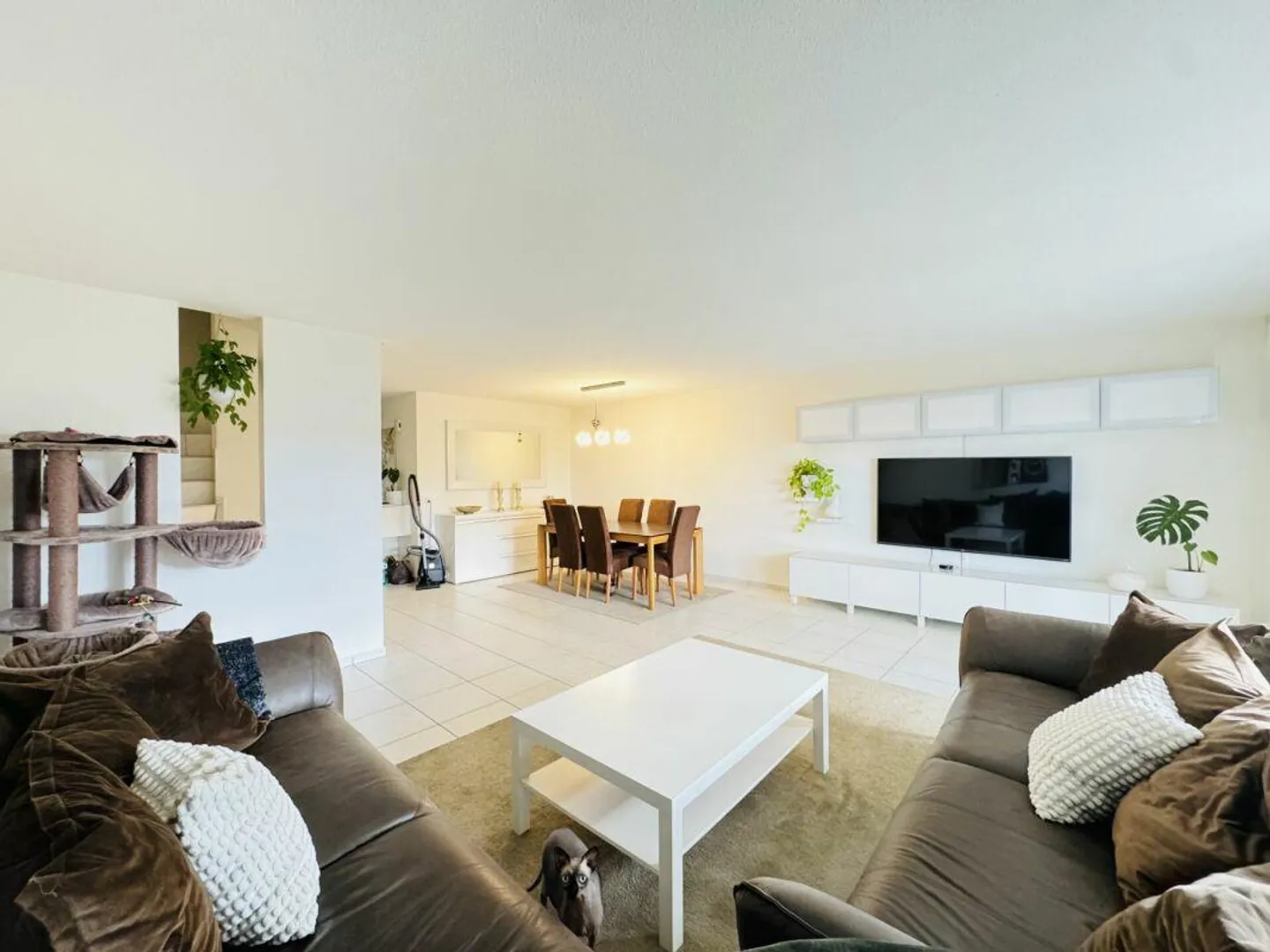 Maison semi-détachée attrayante de 6,5 pièces - Photo 3 sur 12