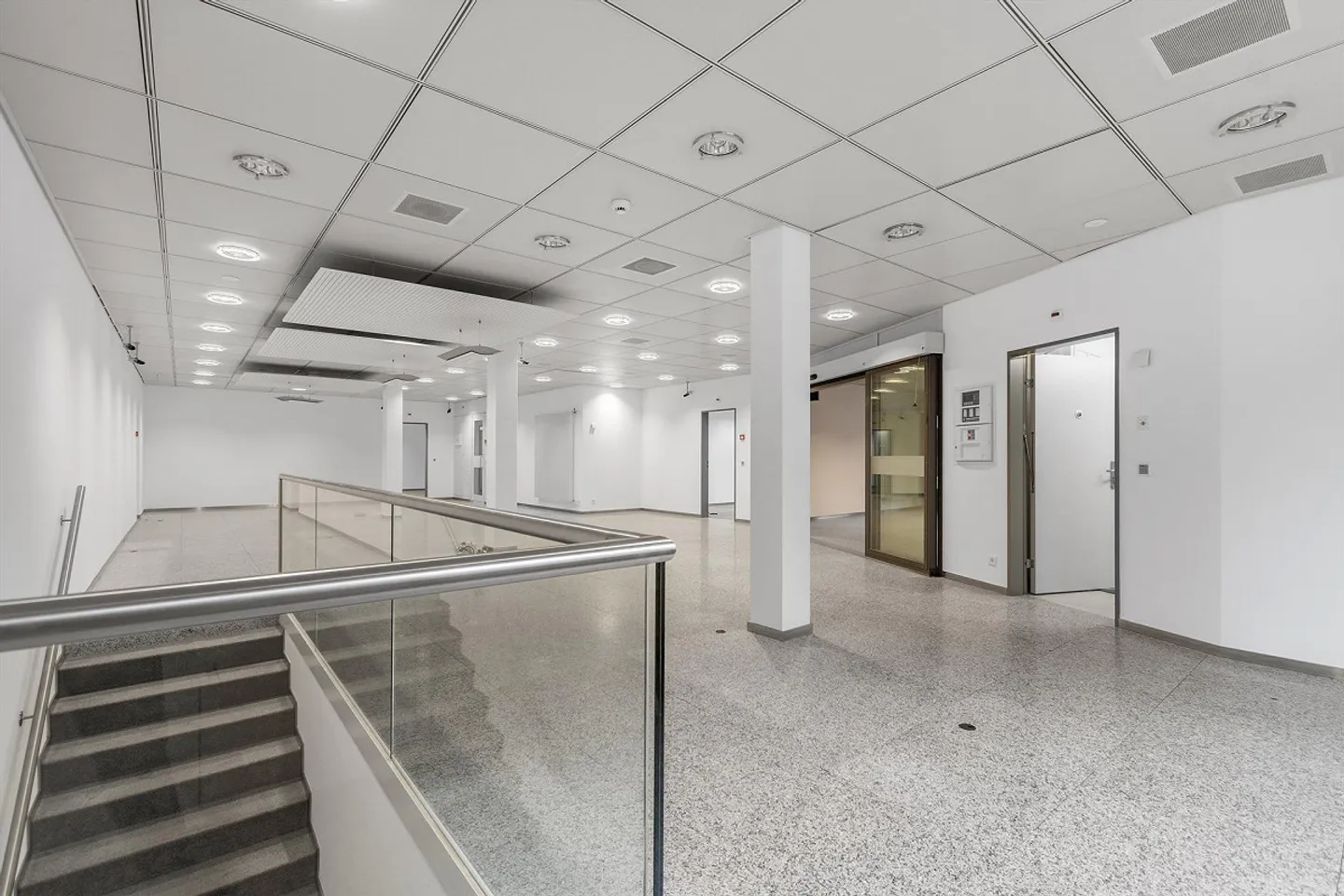 Bienvenue dans les affaires - Photo 6 sur 16