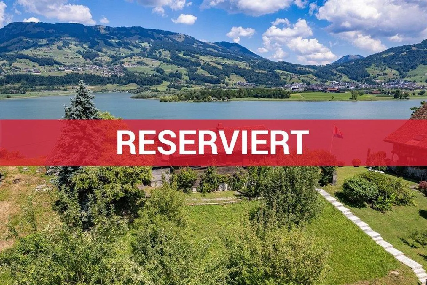 Incantevole casa unifamiliare con vista lago da sogno a Lauerz SZ - Foto 1 di 1