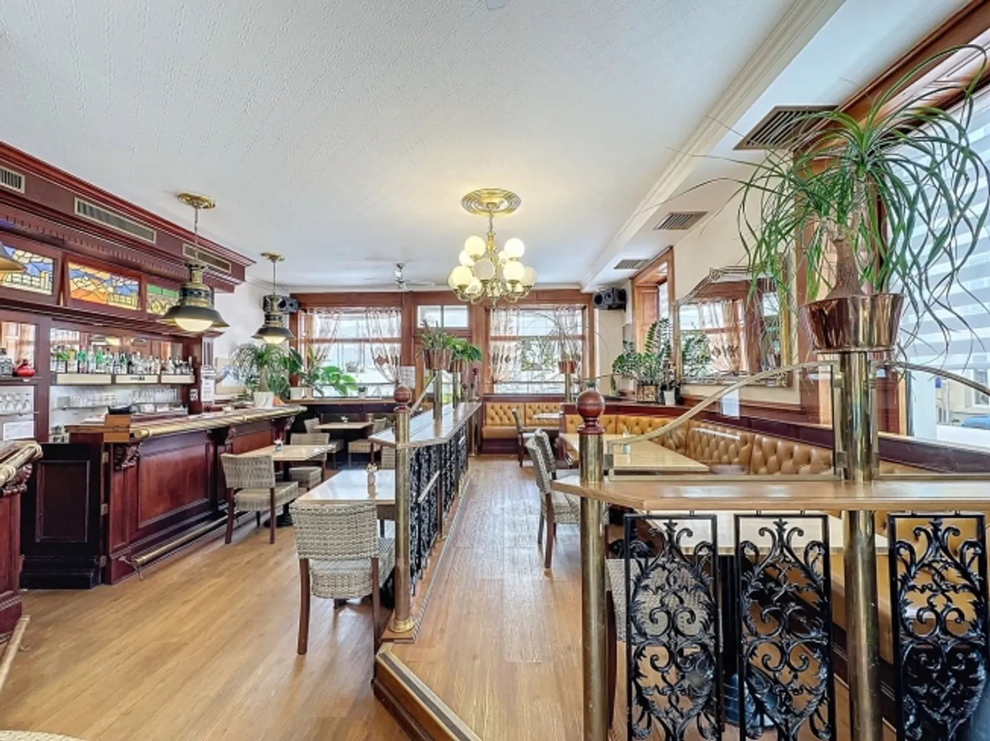 Gemischt genutztes Gebäude mit Restaurant - Foto 4 von 16