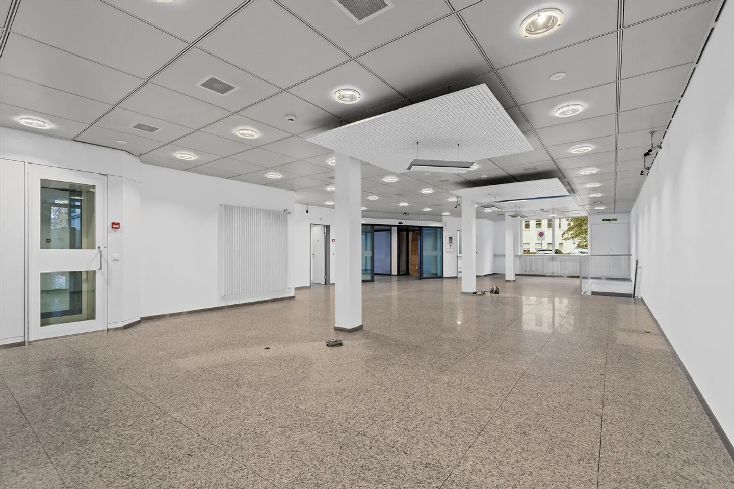 Bienvenue dans les affaires - Photo 8 sur 16