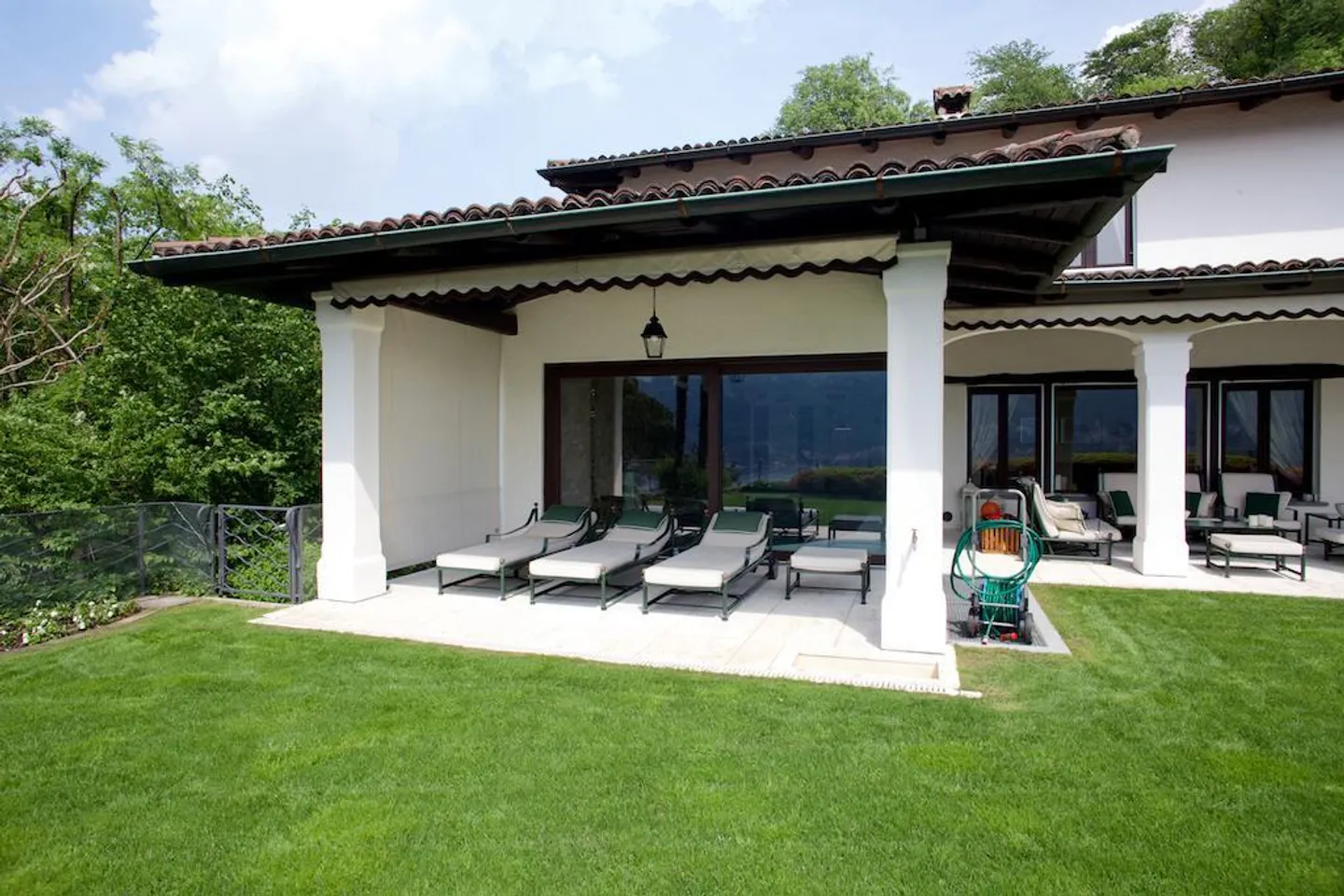Elegante, prestigeträchtige Villa mit spektakulärem Seeblick - Foto 5 von 11