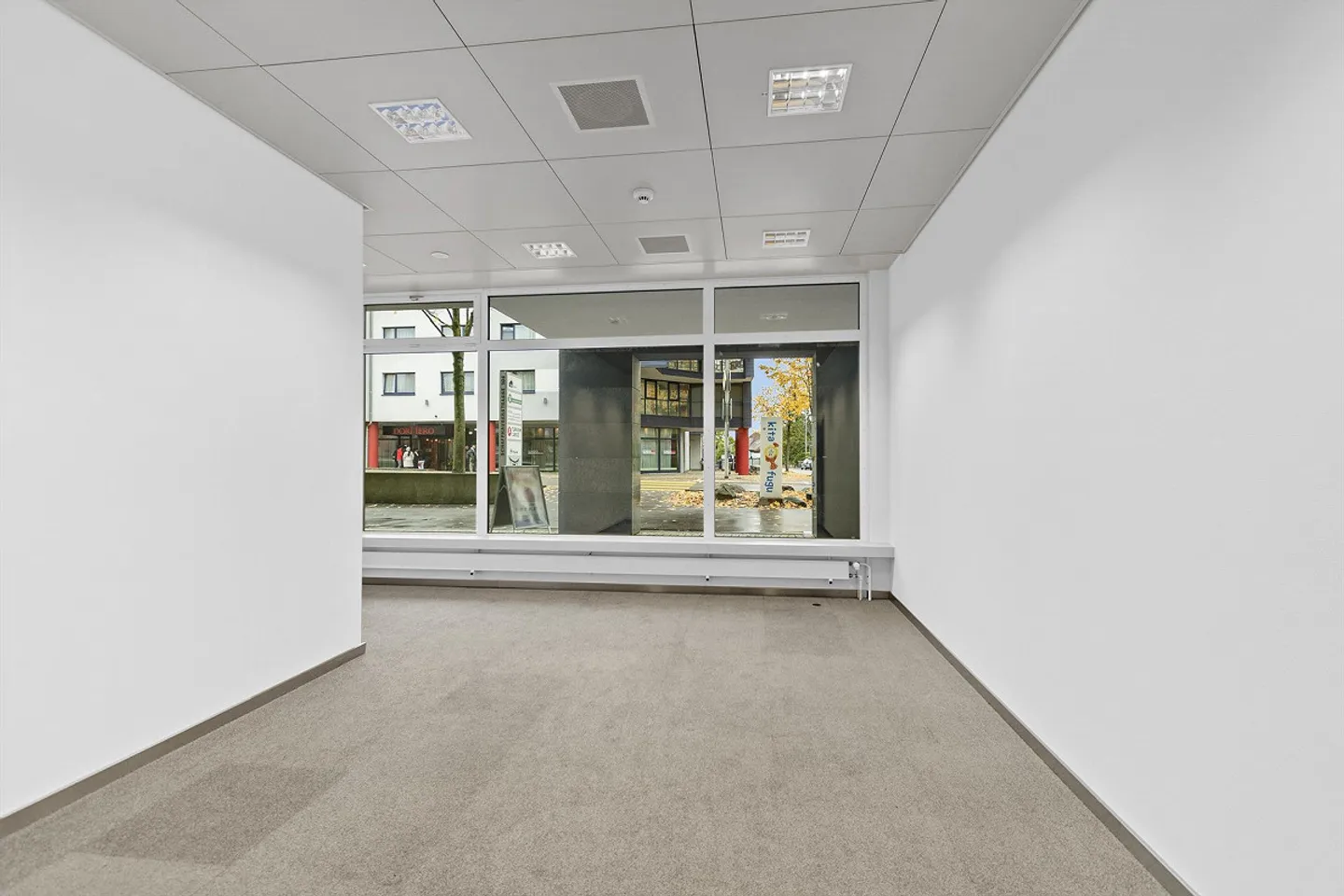 Bienvenue dans les affaires - Photo 9 sur 16