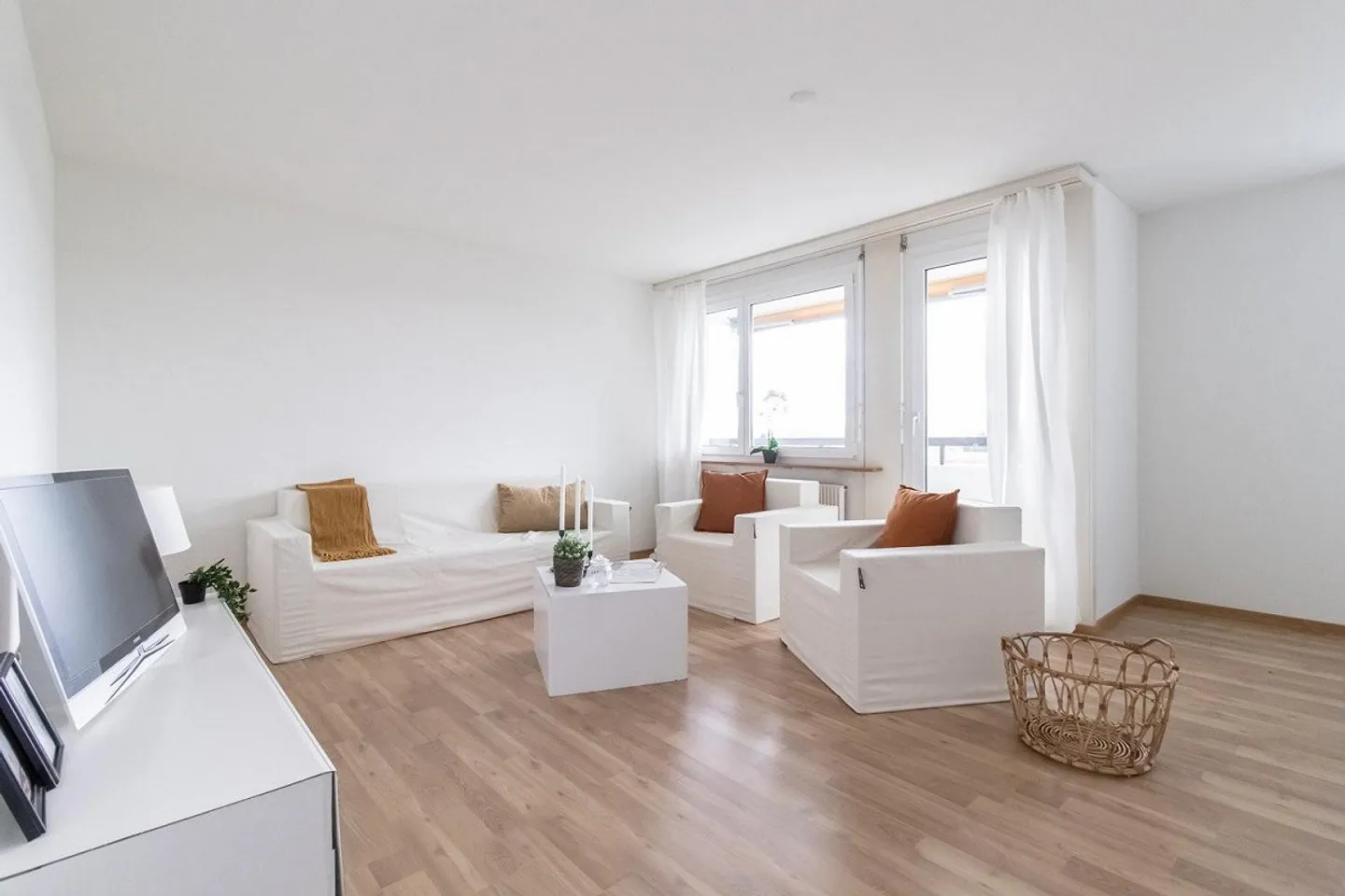 Belle moderne appartement de 3,5 pièces au rez-de-chaussée - Photo 2 sur 9