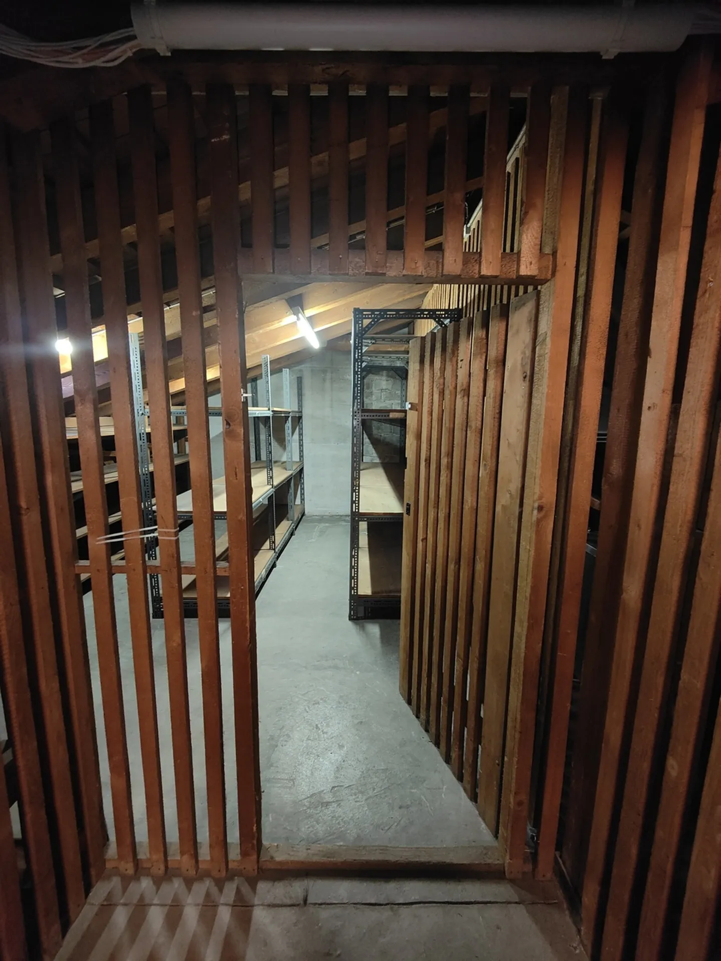 31m2 Storage Room (Archive) for Rent Zurich - Attic Near HB - Photo 5 of 10