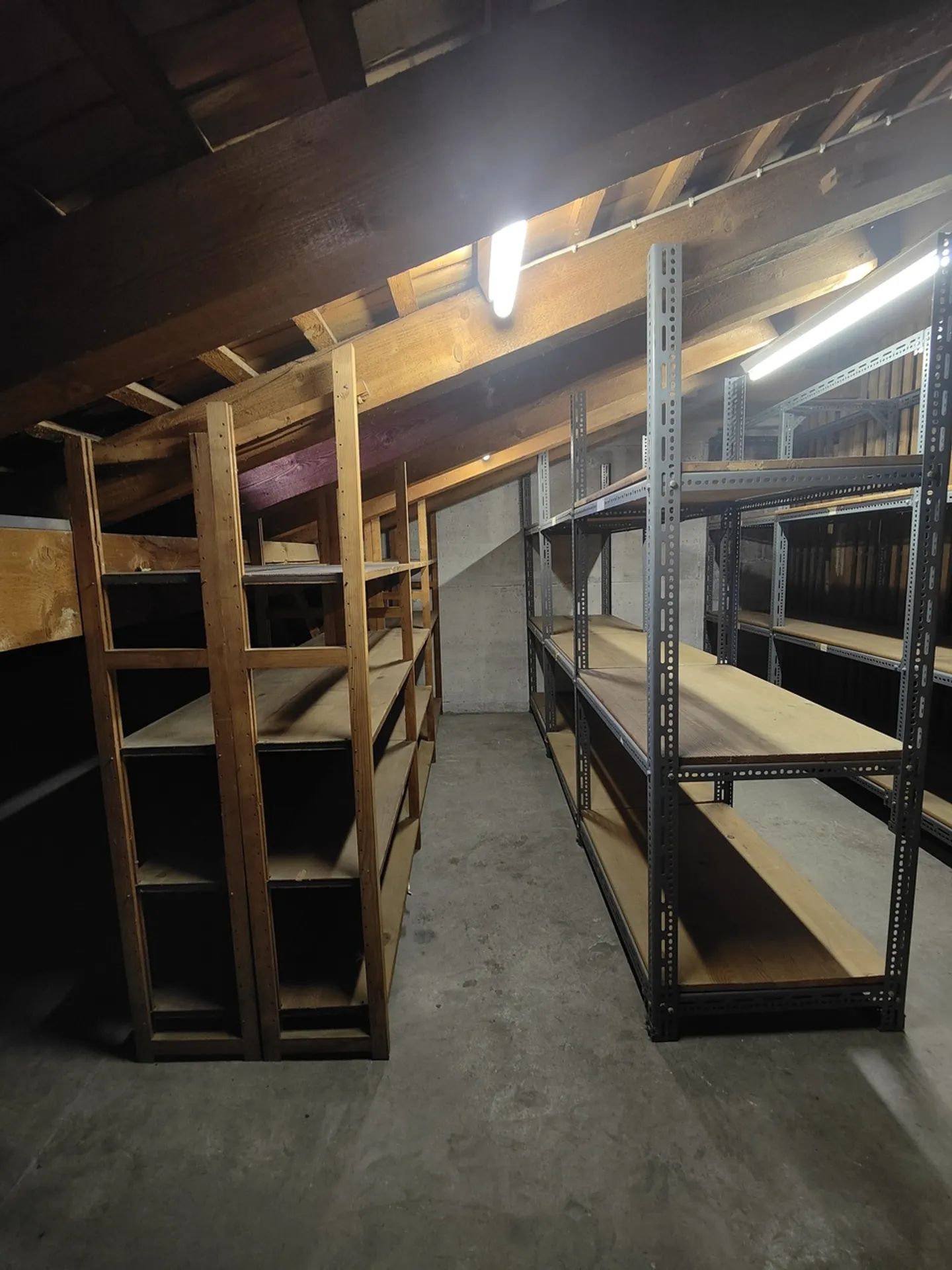 31m2 Storage Room (Archive) for Rent Zurich - Attic Near HB - Photo 8 of 10