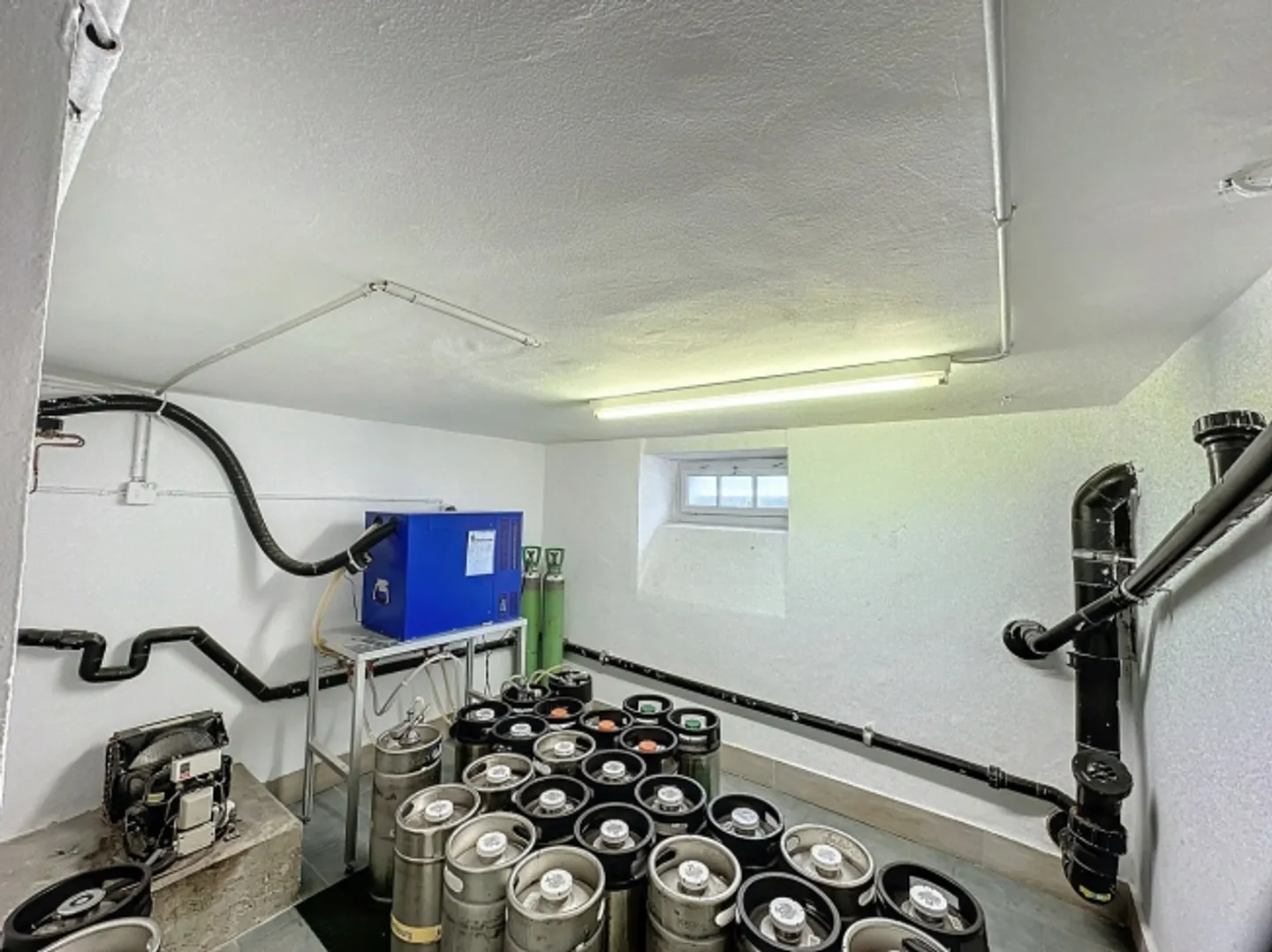 Gemischt genutztes Gebäude mit Restaurant - Foto 8 von 16