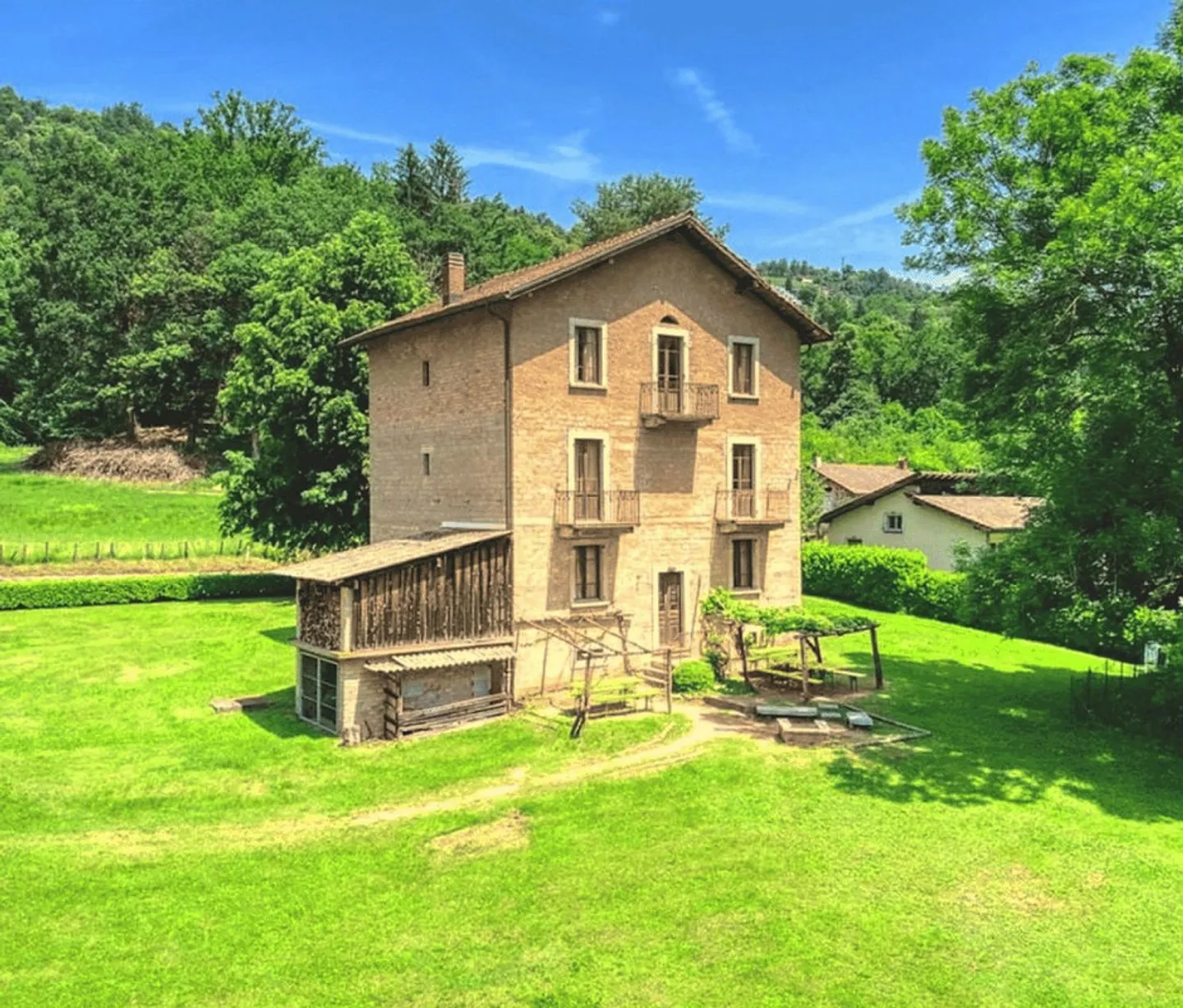 STRUTTURA TURISTICA CON PISCINA E RISTORANTE NEL MALCANTONE - Foto 3 von 10