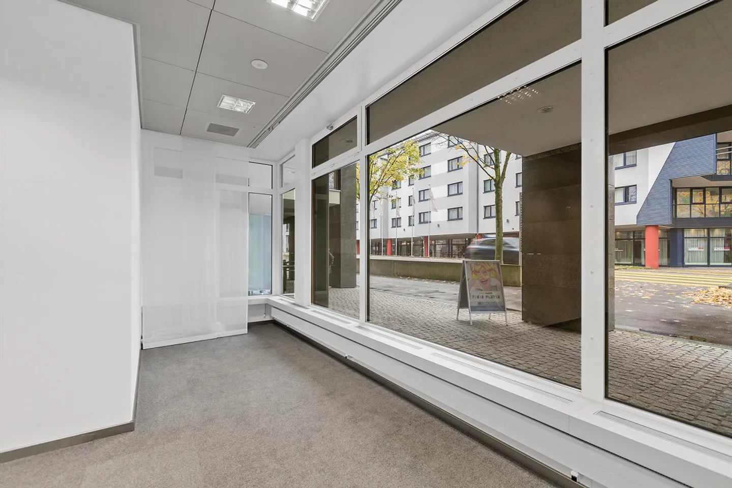 Bienvenue dans les affaires - Photo 10 sur 16