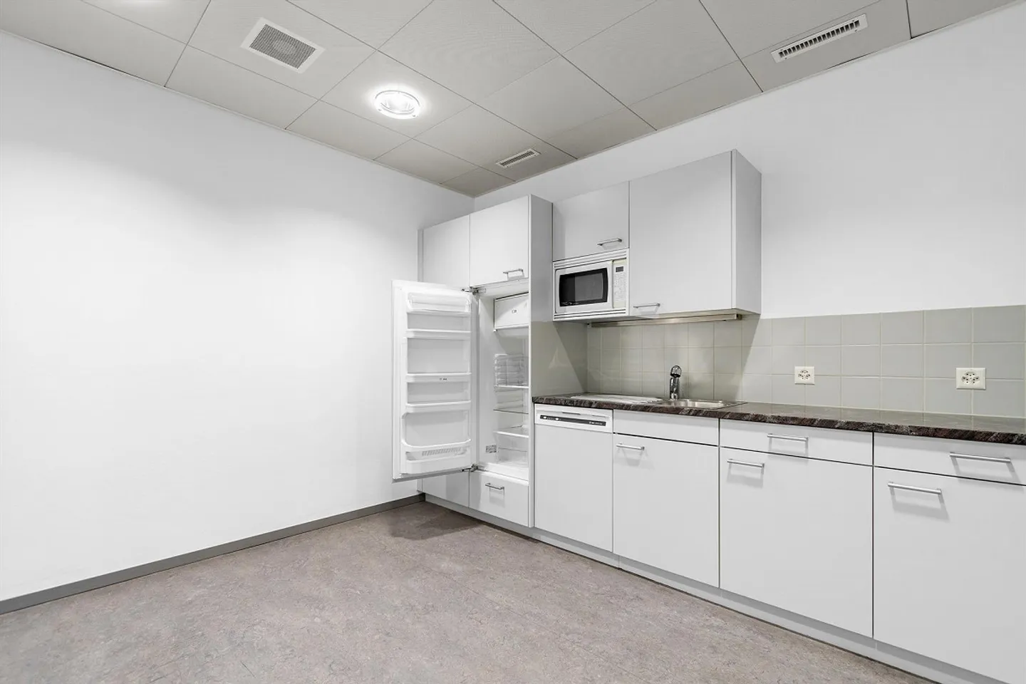 Bienvenue dans les affaires - Photo 12 sur 16