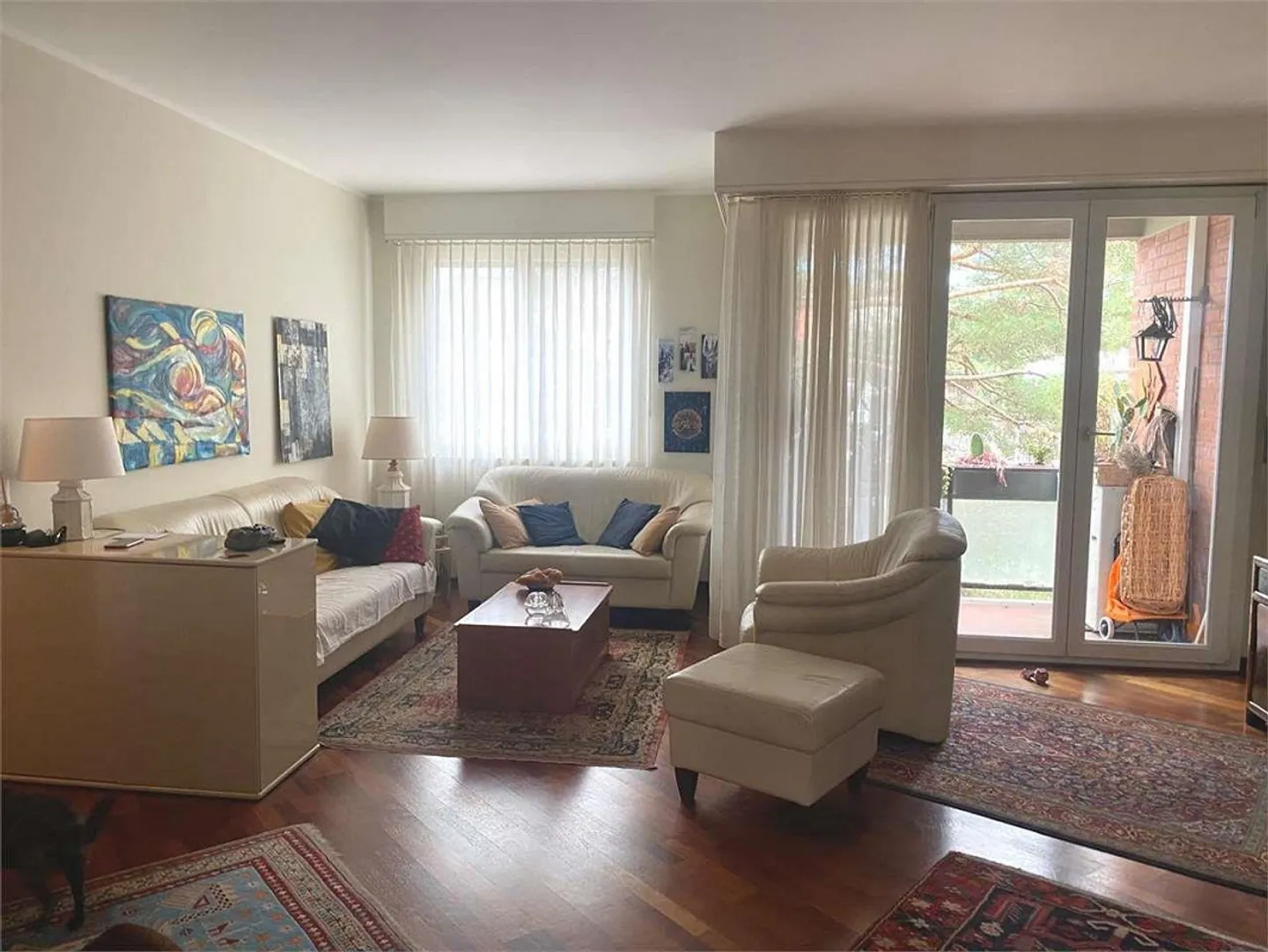 Comfortable 4-room apartment with partial lake view - Photo 4 of 13