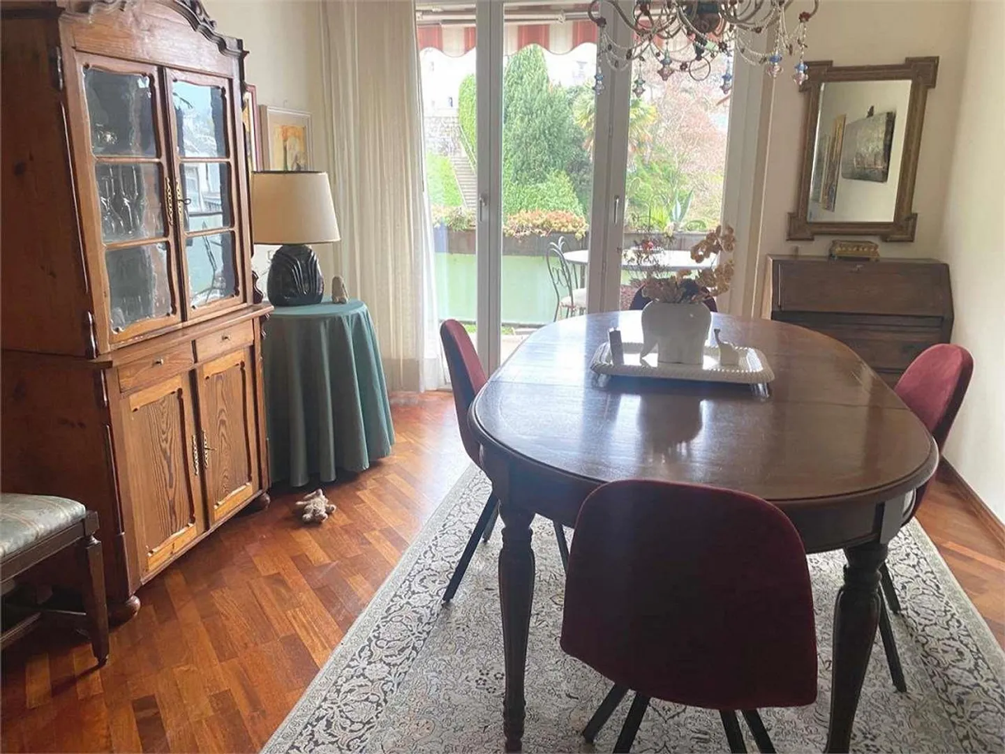 Comfortable 4-room apartment with partial lake view - Photo 5 of 13