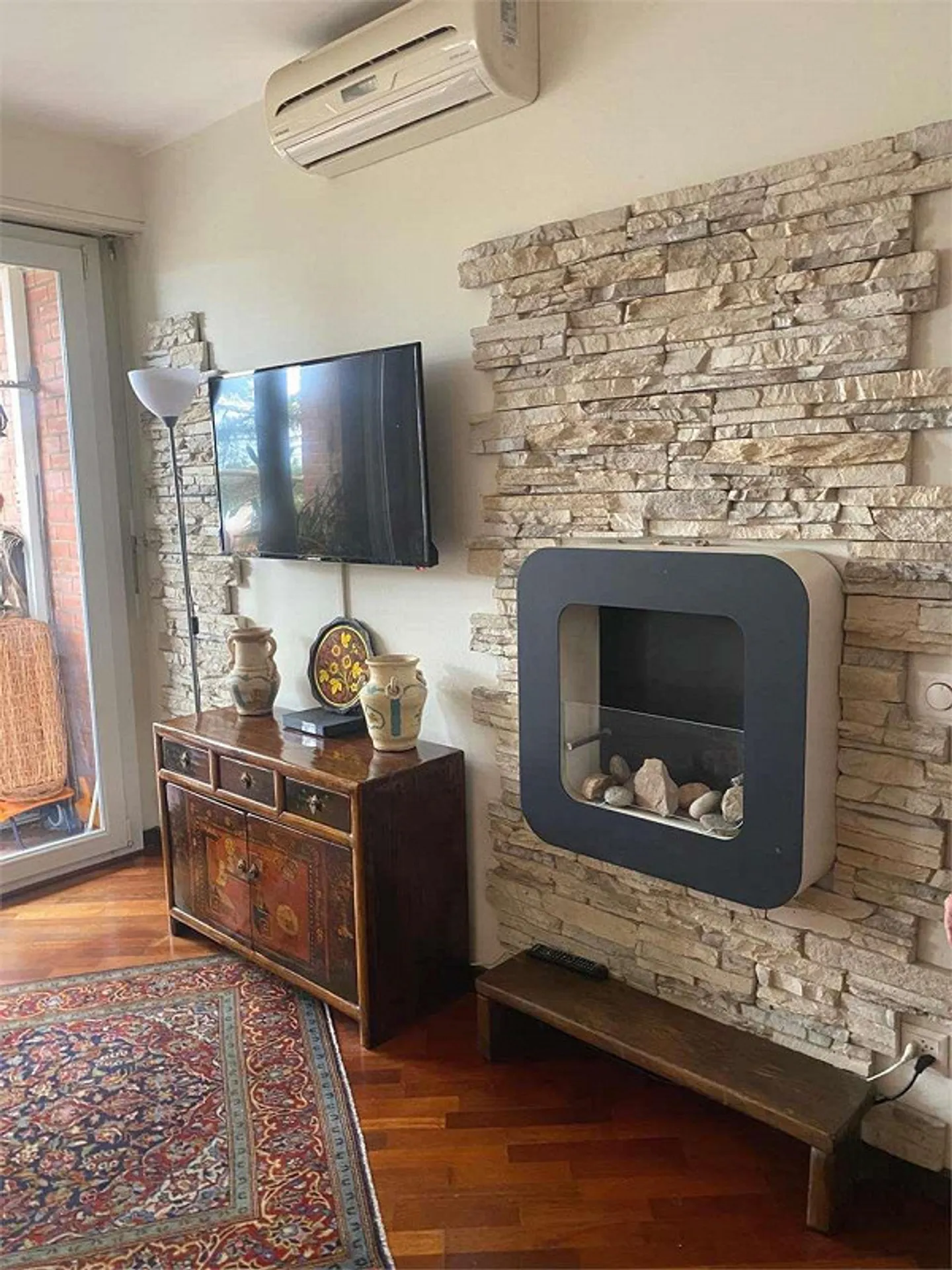 Comfortable 4-room apartment with partial lake view - Photo 6 of 13