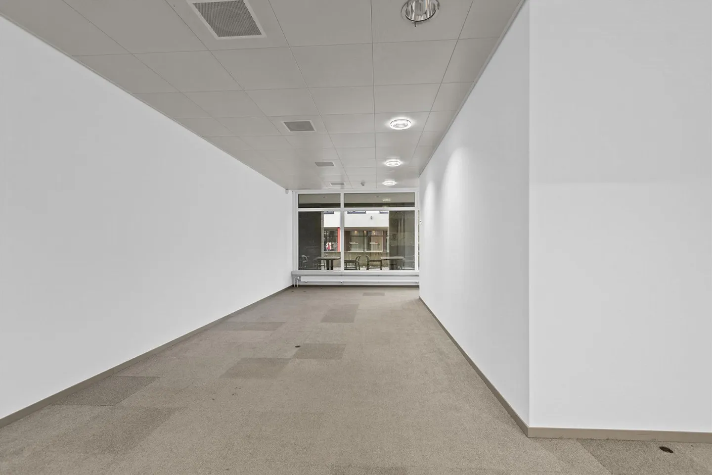 Bienvenue dans les affaires - Photo 13 sur 16