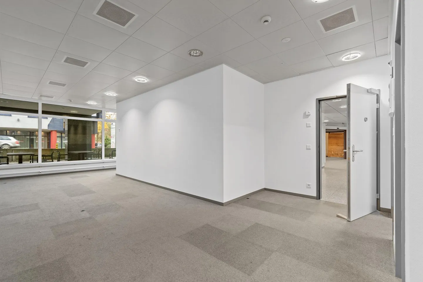 Bienvenue dans les affaires - Photo 14 sur 16