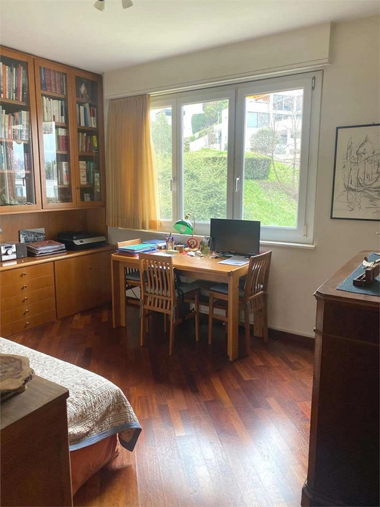 Comfortable 4-room apartment with partial lake view - Photo 8 of 13