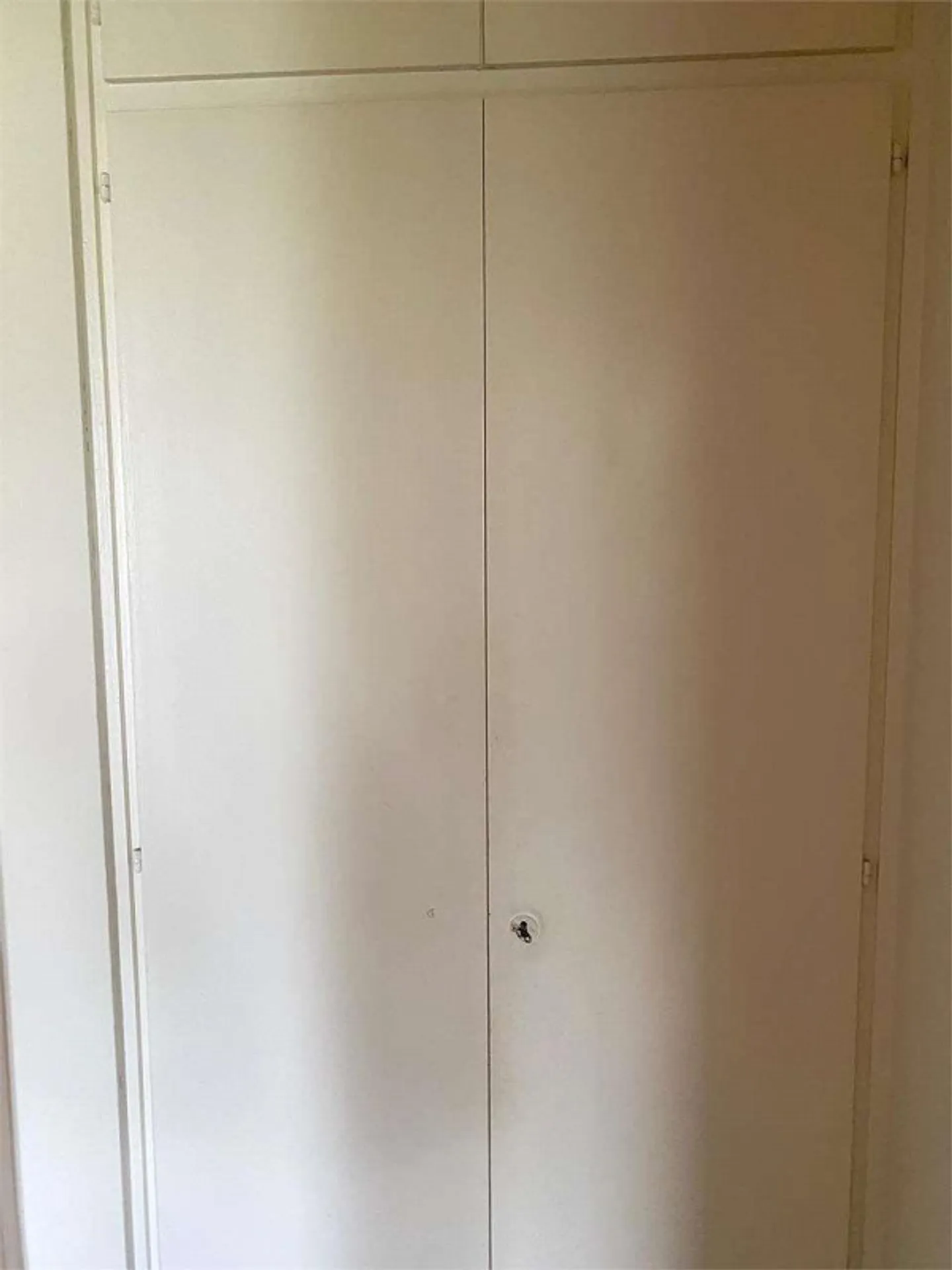 Comfortable 4-room apartment with partial lake view - Photo 10 of 13