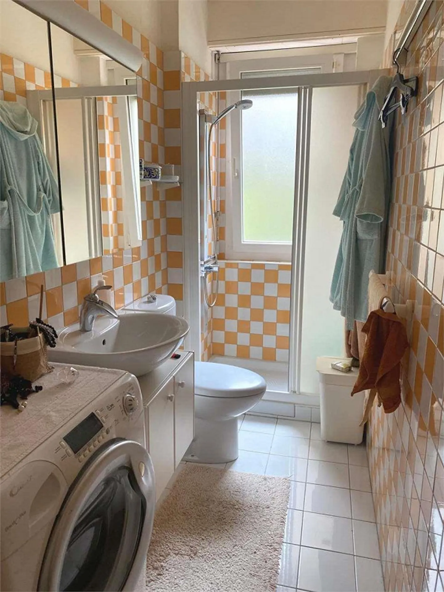 Comfortable 4-room apartment with partial lake view - Photo 11 of 13