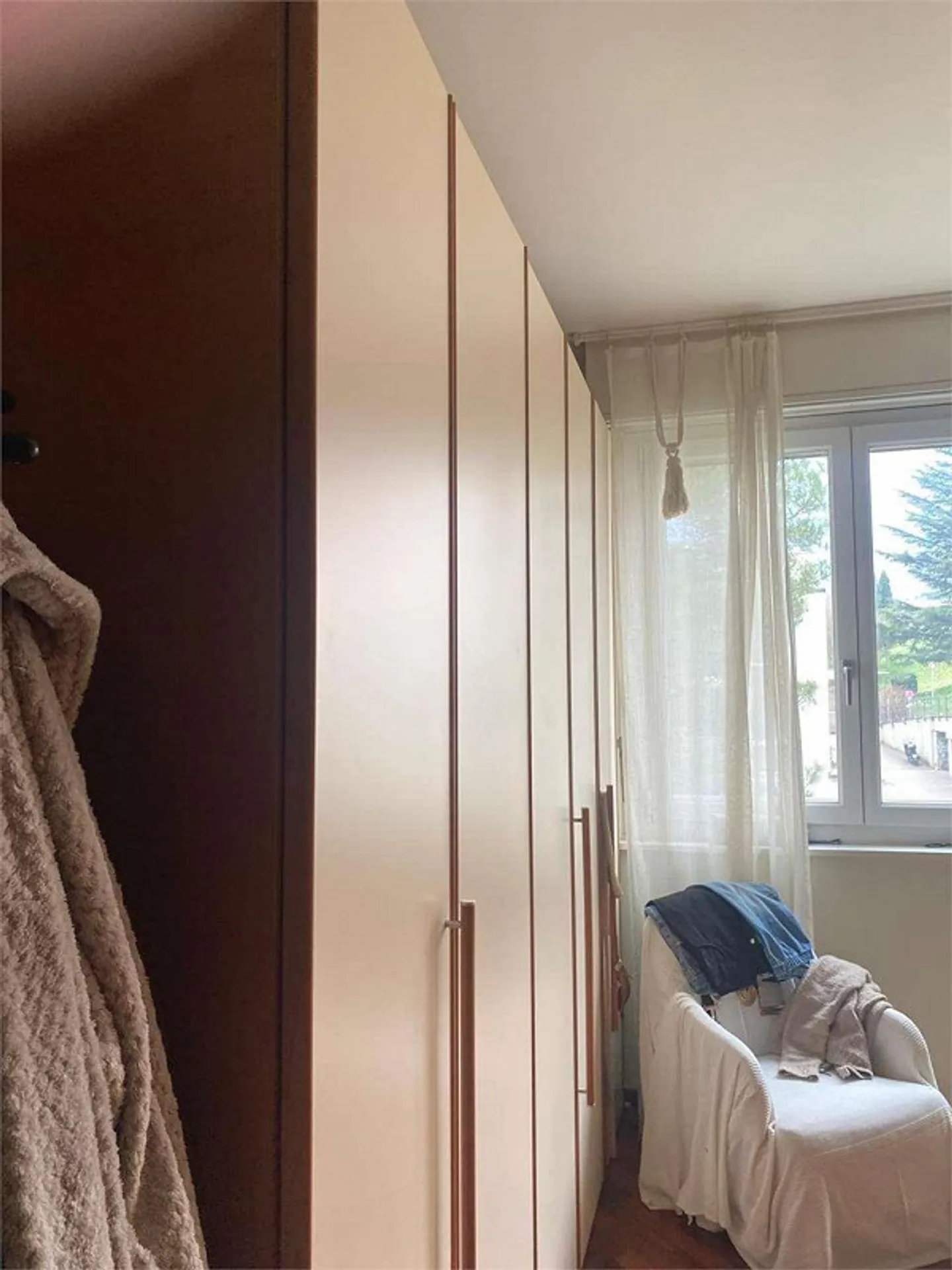 Comfortable 4-room apartment with partial lake view - Photo 13 of 13