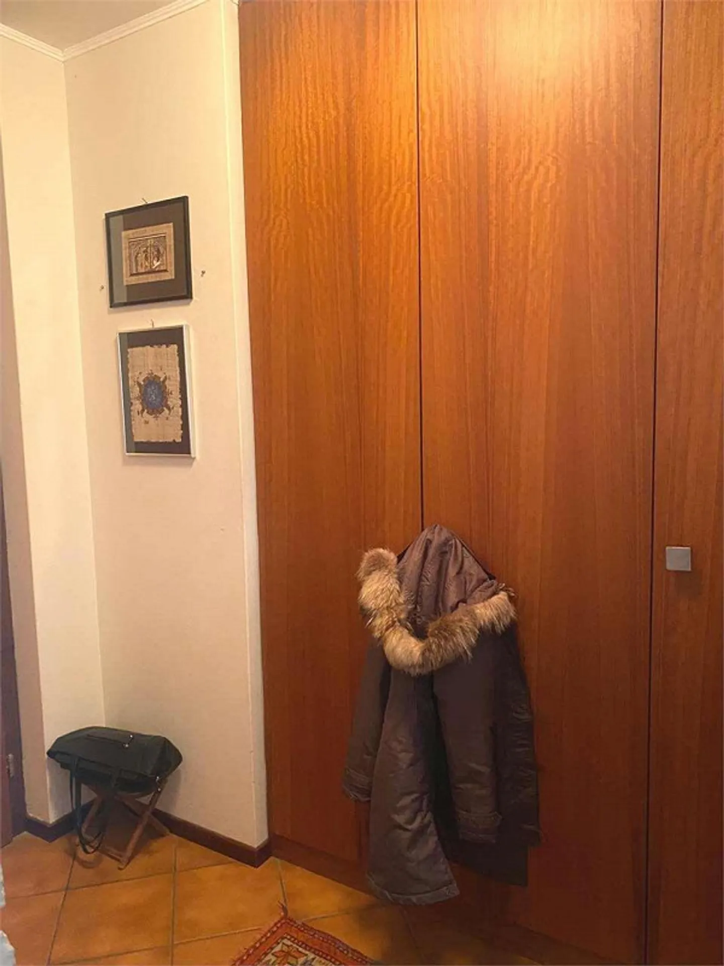 Comfortable 4-room apartment with partial lake view - Photo 2 of 13