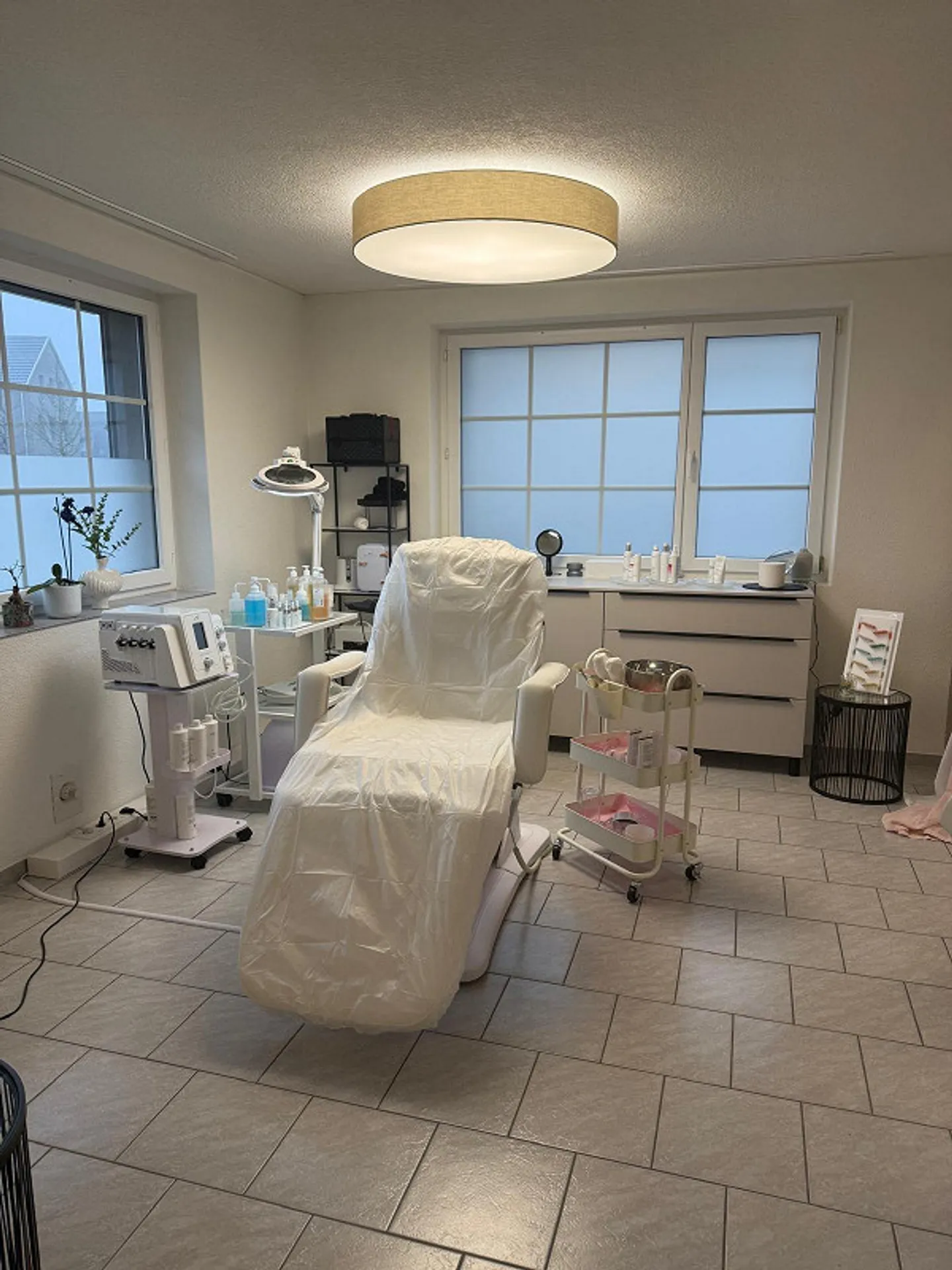 Espace commercial lumineux / appartement à louer - Photo 1 sur 11