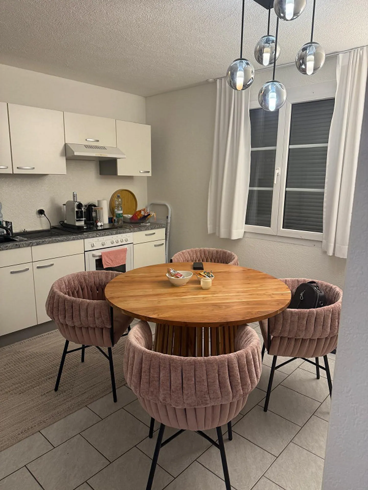 Espace commercial lumineux / appartement à louer - Photo 2 sur 11