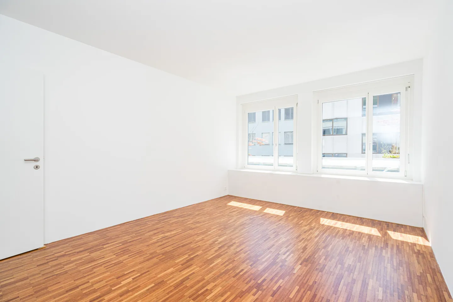 Vivi 142m2 di moderno paradiso abitativo nel cuore di Biel! - Foto 3 di 9