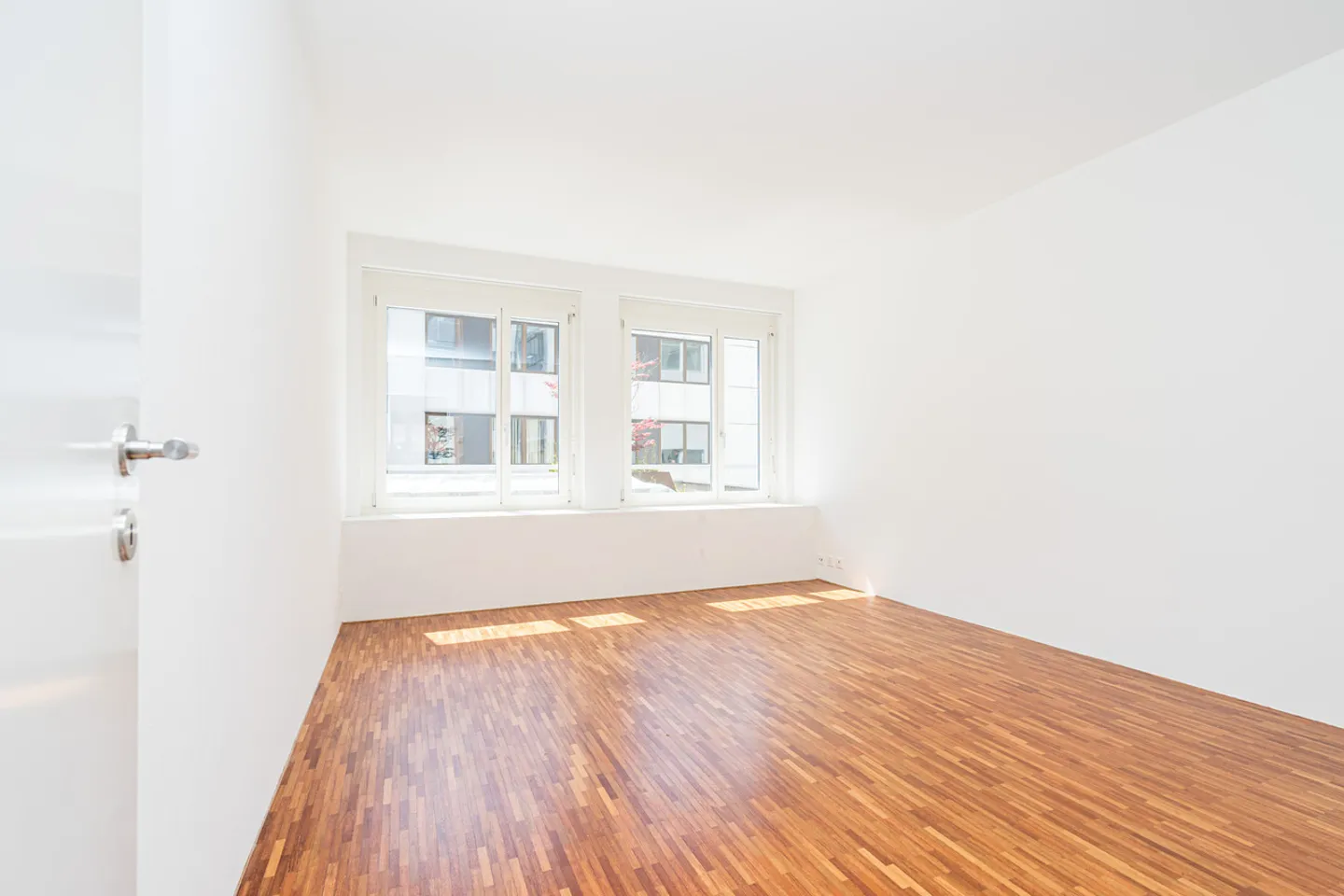 Vivi 142m2 di moderno paradiso abitativo nel cuore di Biel! - Foto 4 di 9