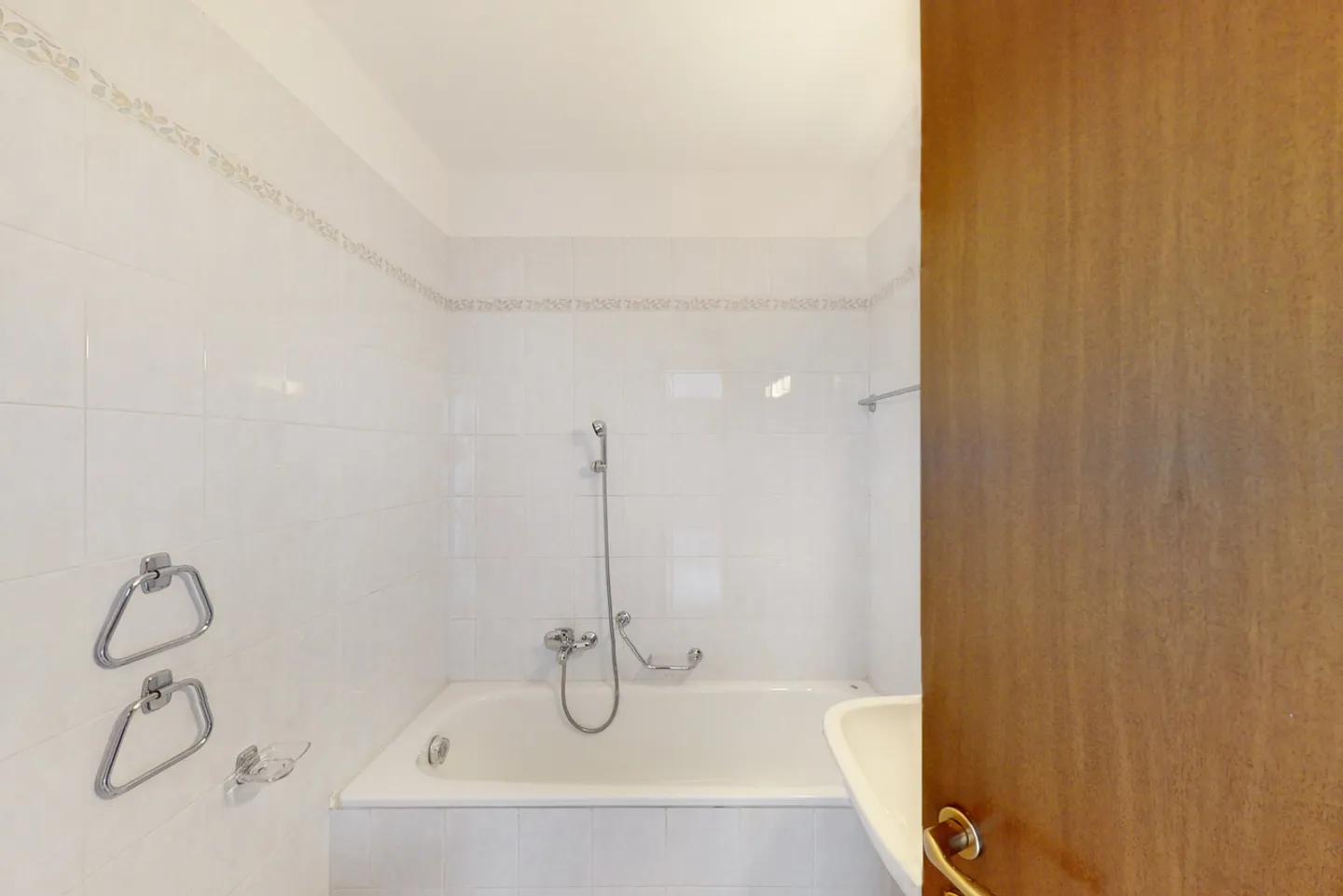 Top floor with terrace and open view in the heart of Viganello - Photo 10 of 10