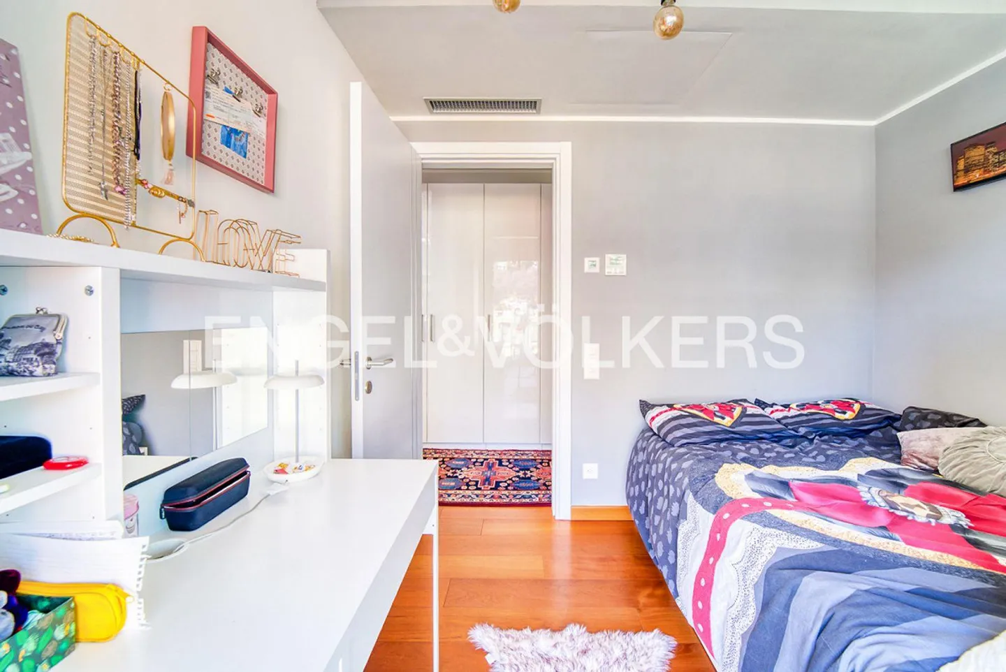 Beautiful Rooftop Terrace with Lake View - Photo 9 of 13