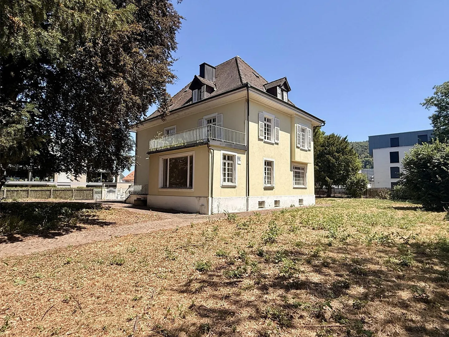 Villa storica con vista sul Reno (2'000 m2) - Foto 2 di 11