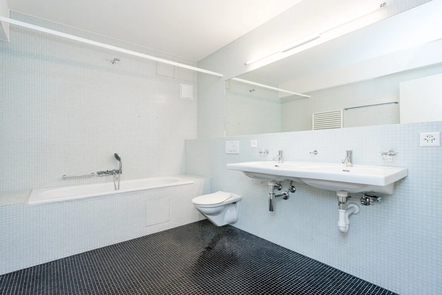 Vivi 142m2 di moderno paradiso abitativo nel cuore di Biel! - Foto 7 di 9