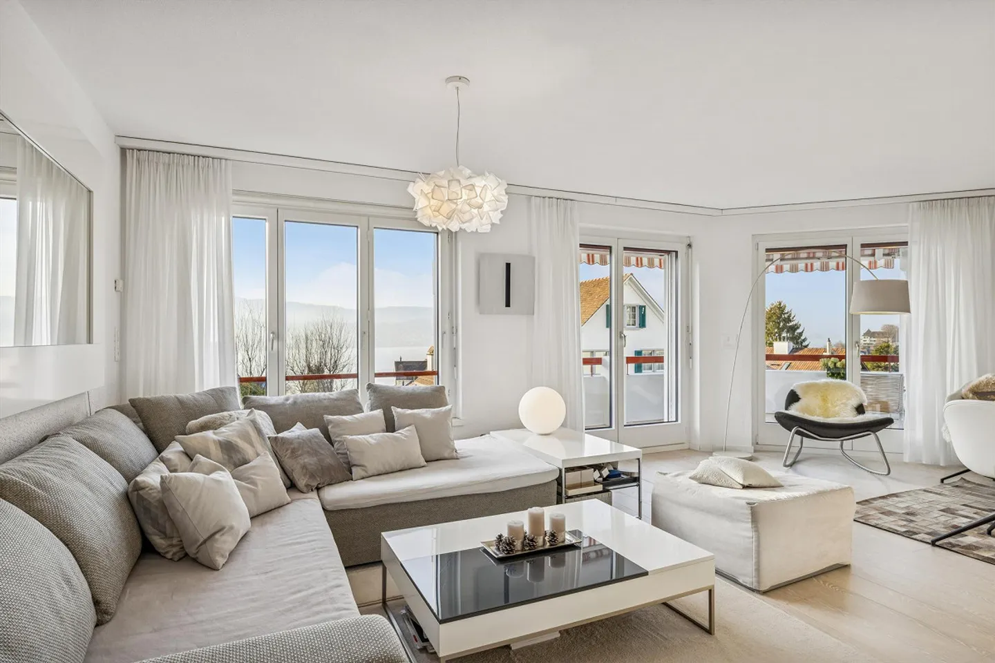 Benvenuto a casa: Appartamento accogliente con vista mozzafiato sul lago - Foto 1 di 4