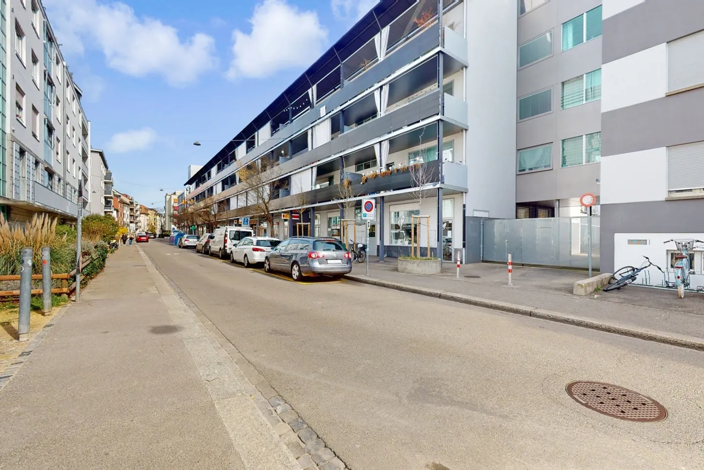 Felicità abitativa moderna con balcone - Foto 1 di 9