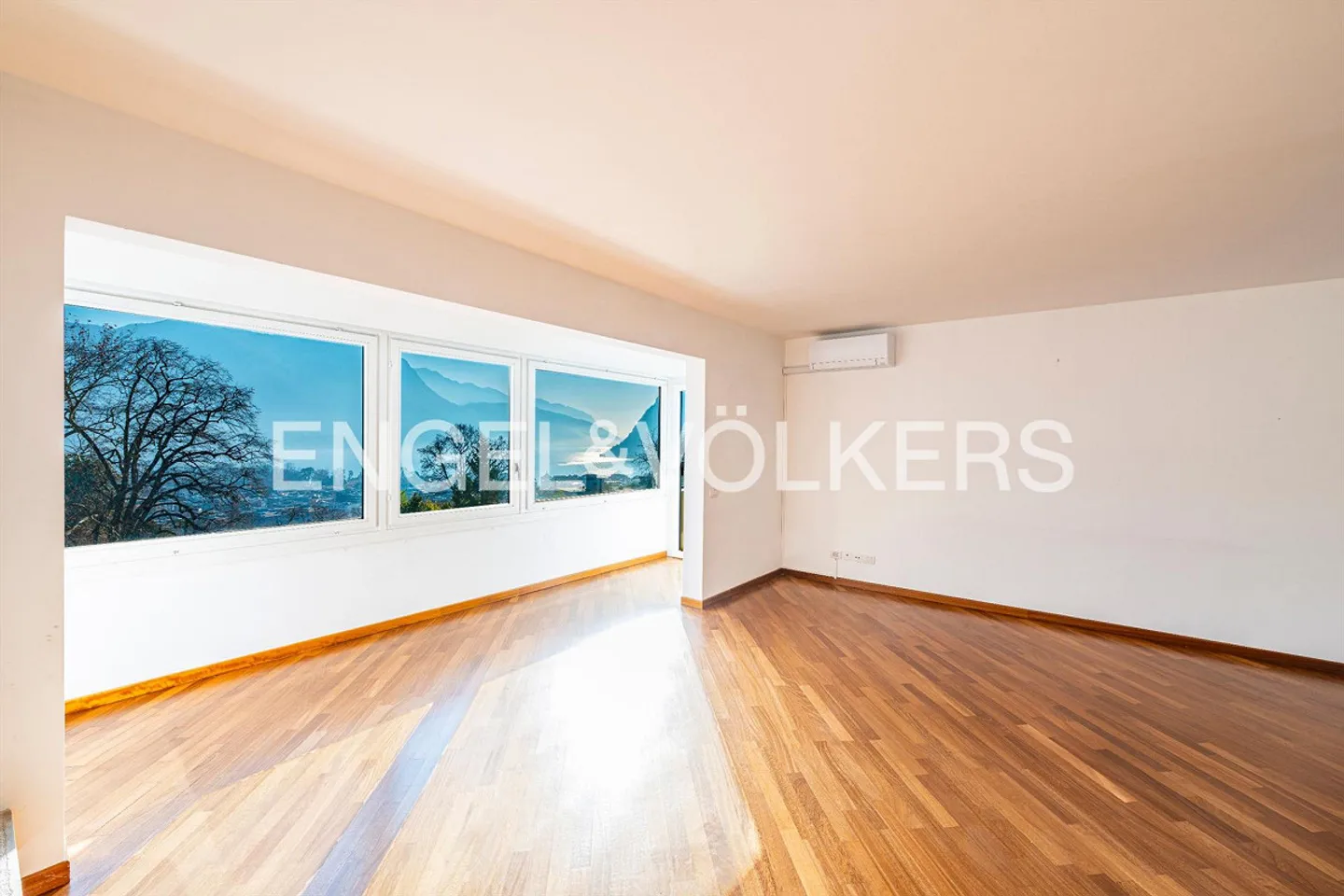 Appartamento elegante con vista sul lago e giardino privato - Foto 2 di 13
