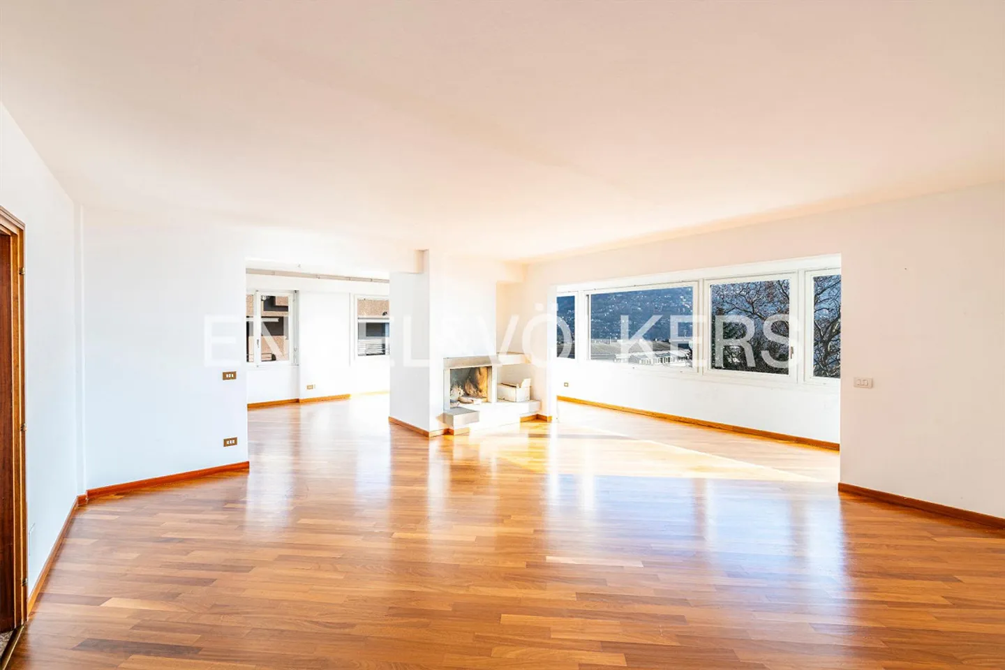 Appartamento elegante con vista sul lago e giardino privato - Foto 4 di 13