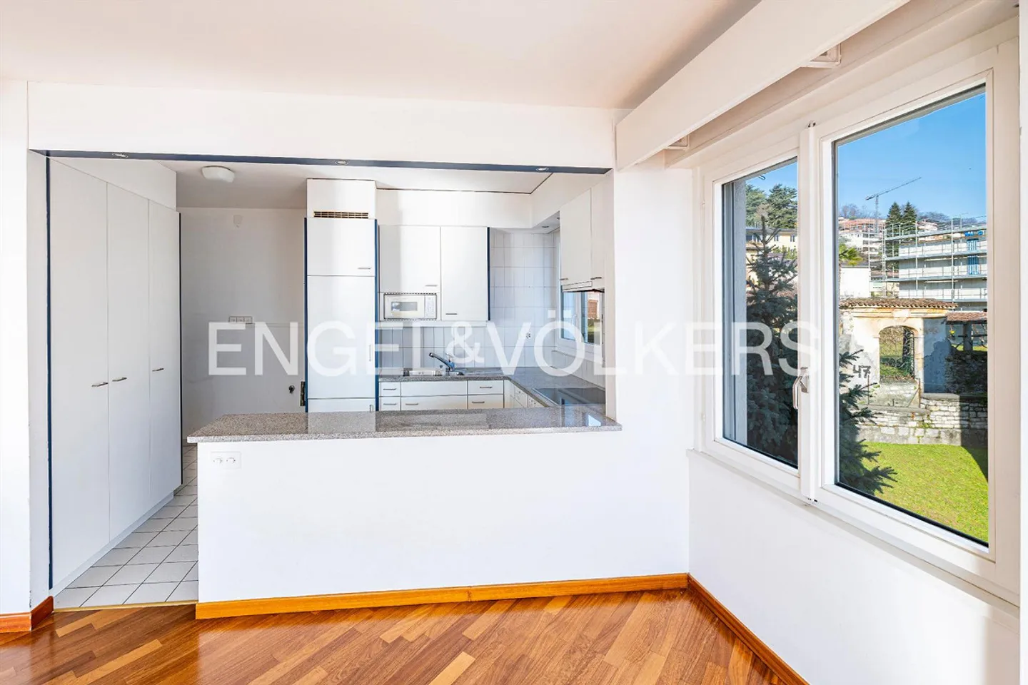 Appartamento elegante con vista sul lago e giardino privato - Foto 6 di 13