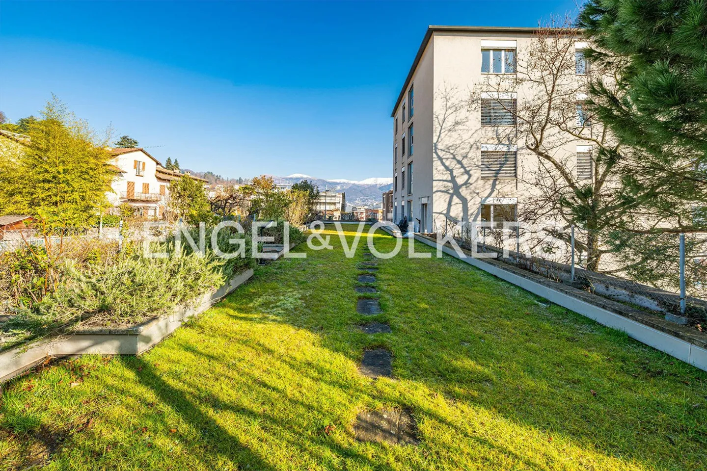 Appartamento elegante con vista sul lago e giardino privato - Foto 12 di 13