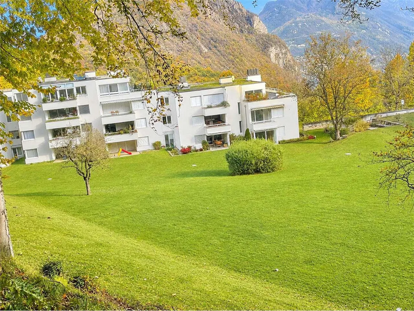 Modern apartment in Lugano with panoramic lake view - Photo 10 of 13