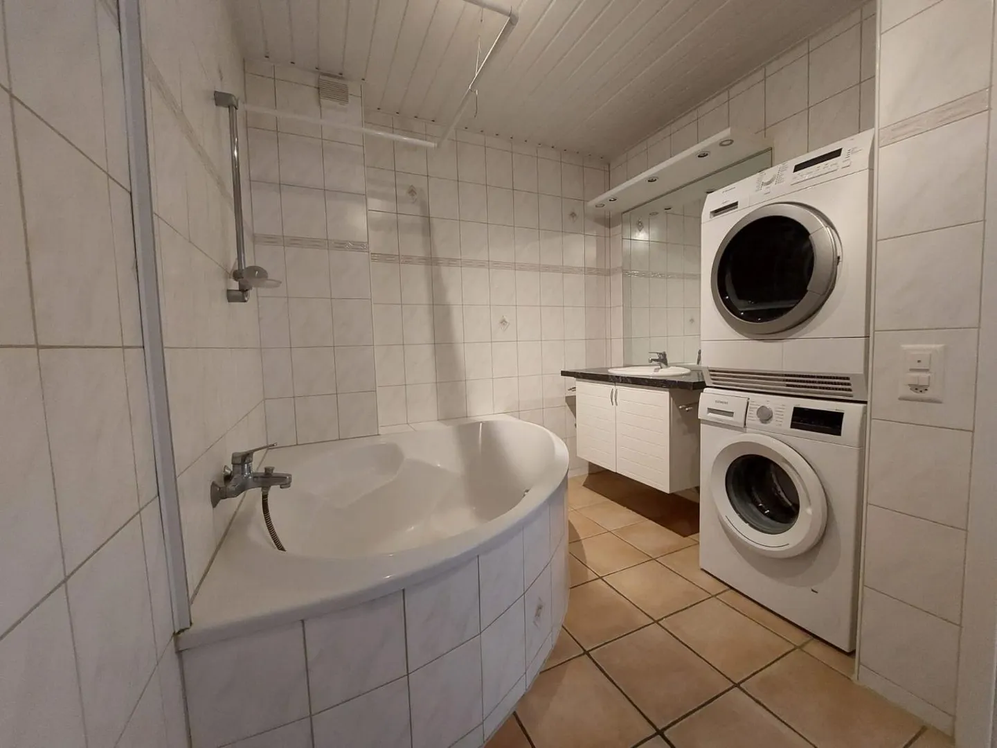 Tramelan, spacious and bright 3.5-room apartment with balcony - Photo 8 of 13