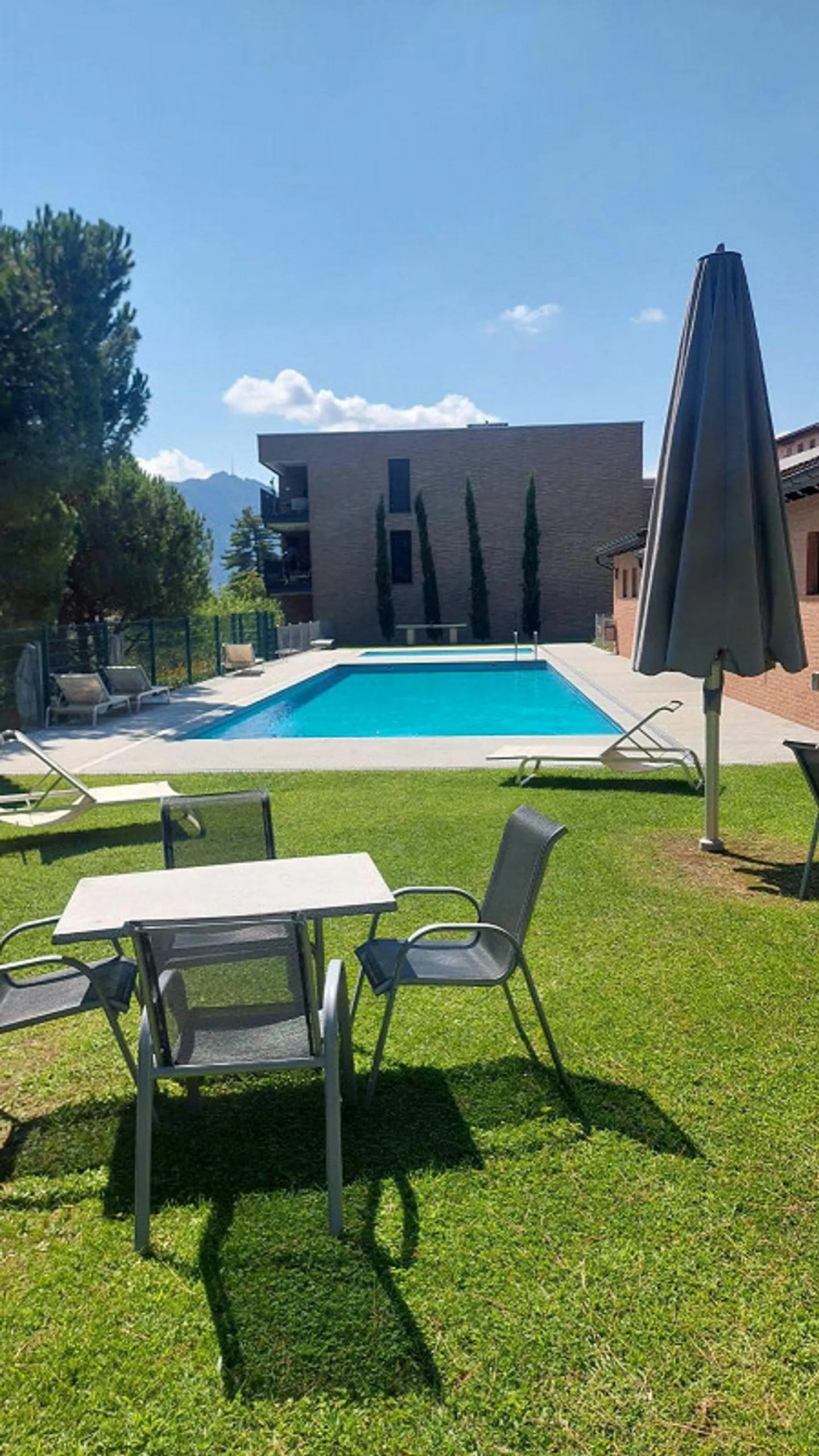 LUMINOSO APPARTAMENTO 3.5 LOCALI CON SPLENDIDA VISTA LAGO - Foto 4 di 10