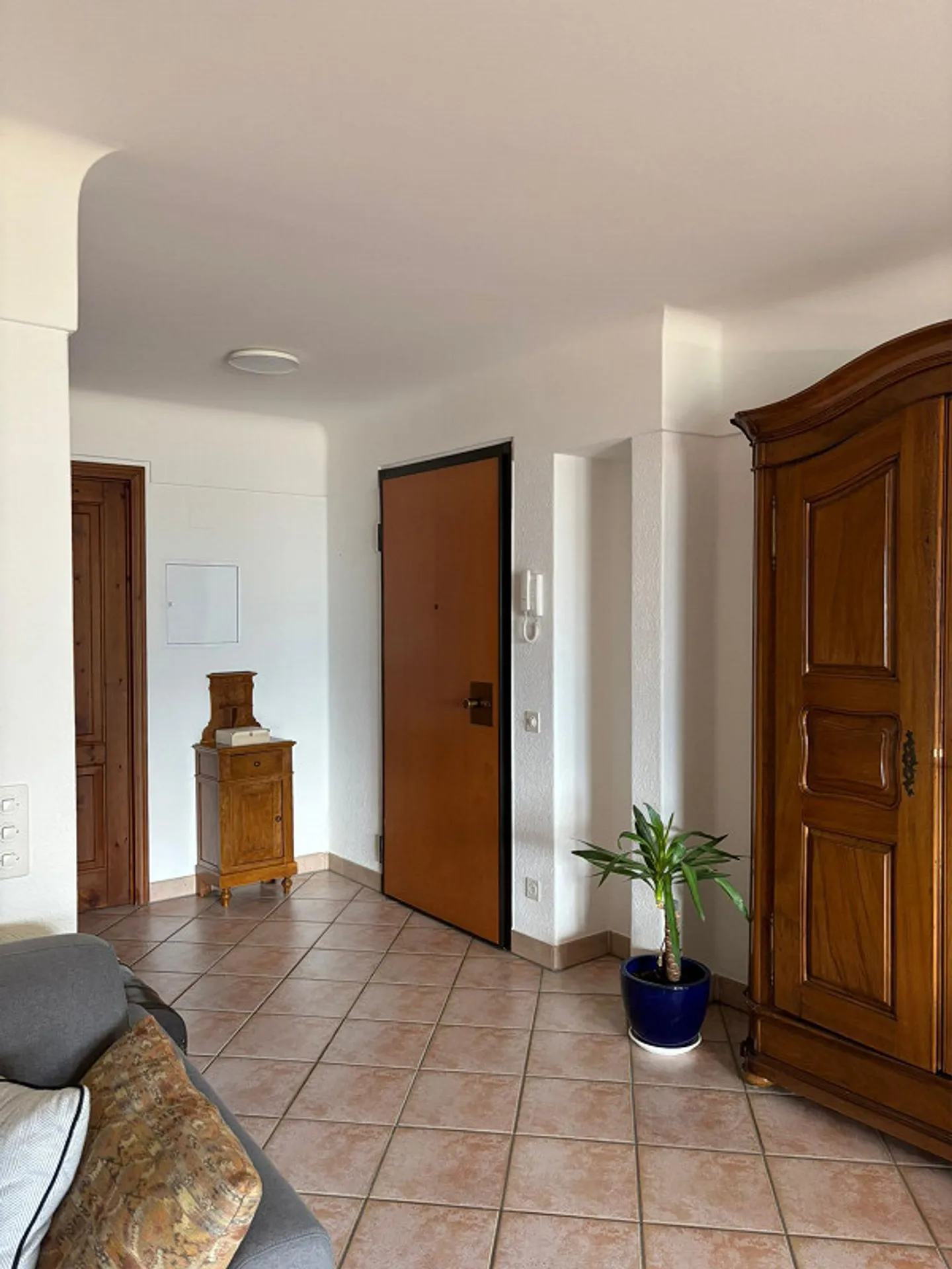 LUMINOSO APPARTAMENTO 3.5 LOCALI CON SPLENDIDA VISTA LAGO - Foto 7 di 10