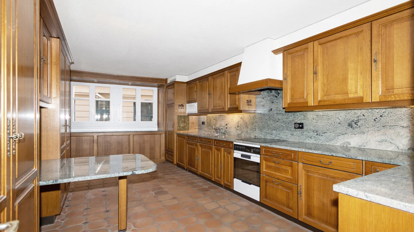 MAISON EXCEPTIONNELLE DE 6,5 PIÈCES AU CŒUR DE SIERRE - Photo 6 sur 13