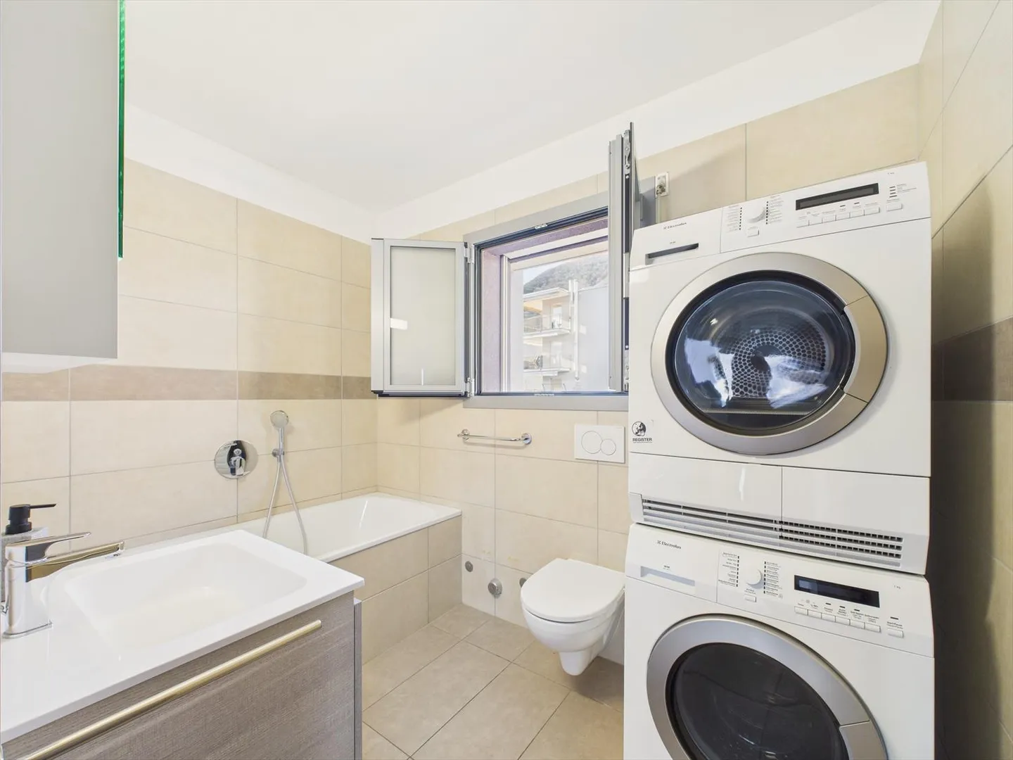 Modern 2.5-room apartment with large terrace in Gravesano - Photo 7 of 12