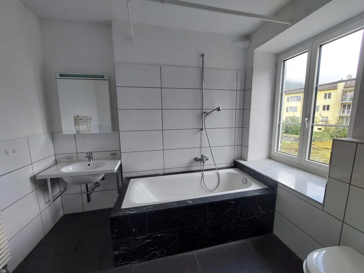 Sunny 4.5-room terrace apartment in Luchsingen - Photo 4 of 9