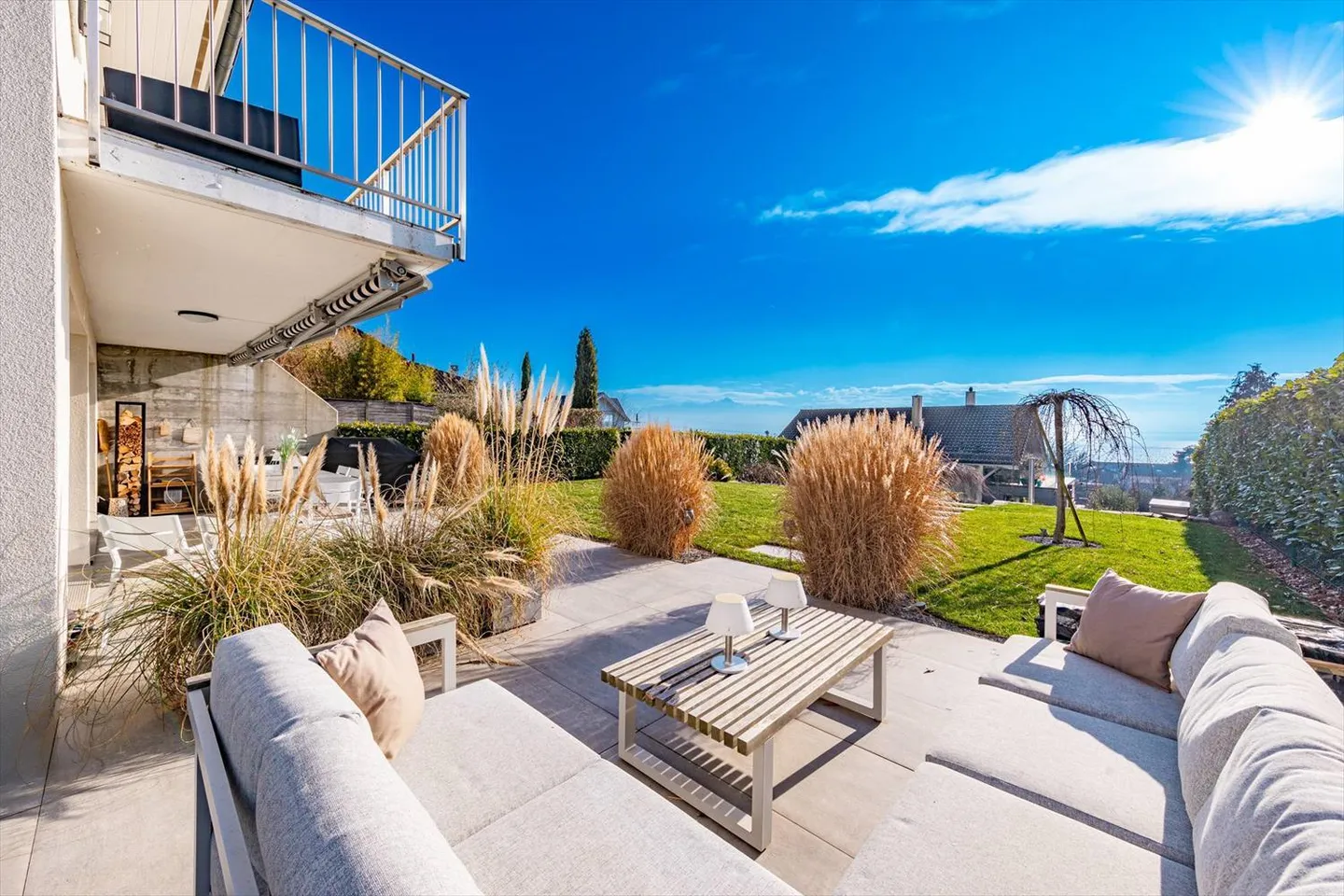 Spacious townhouse villa with 7.5 rooms in perfect condition with stunning views of the lake and mountains - Photo 8 of 10