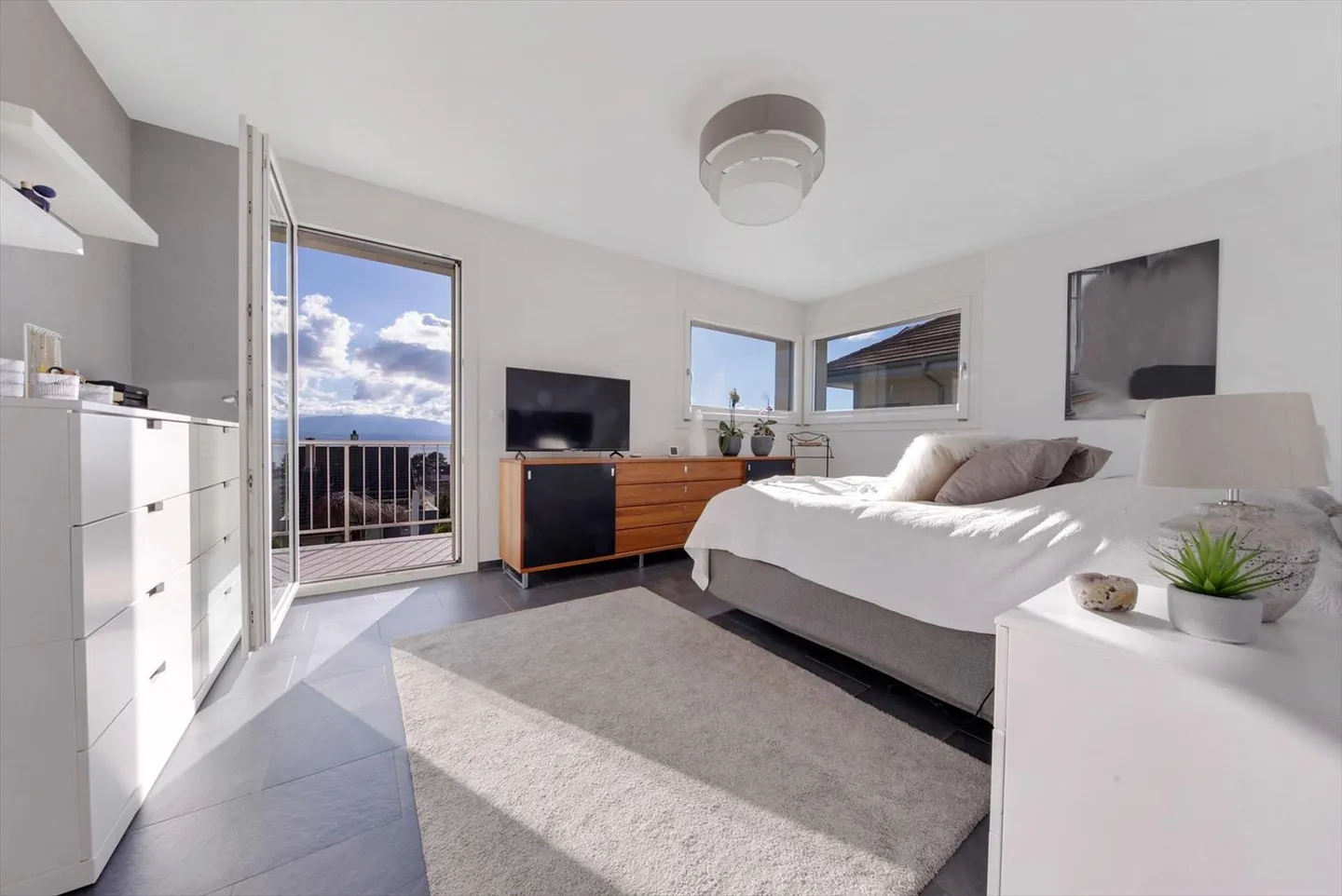 Spacious townhouse villa with 7.5 rooms in perfect condition with stunning views of the lake and mountains - Photo 6 of 10