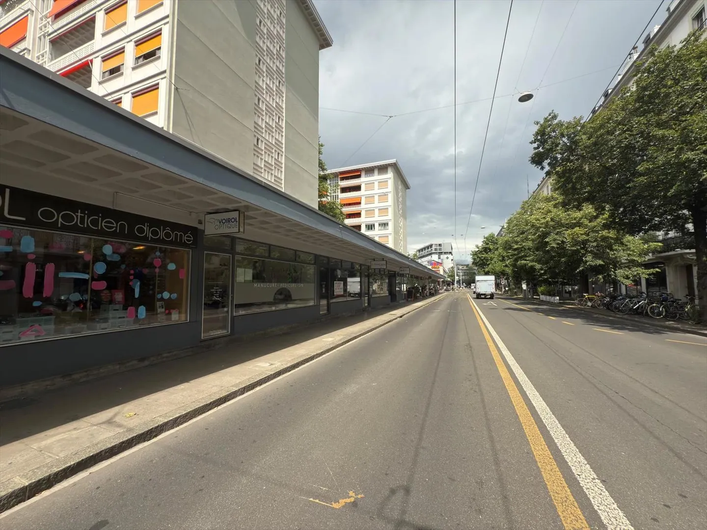 Espace Commercial Spacieux - Photo 2 sur 11