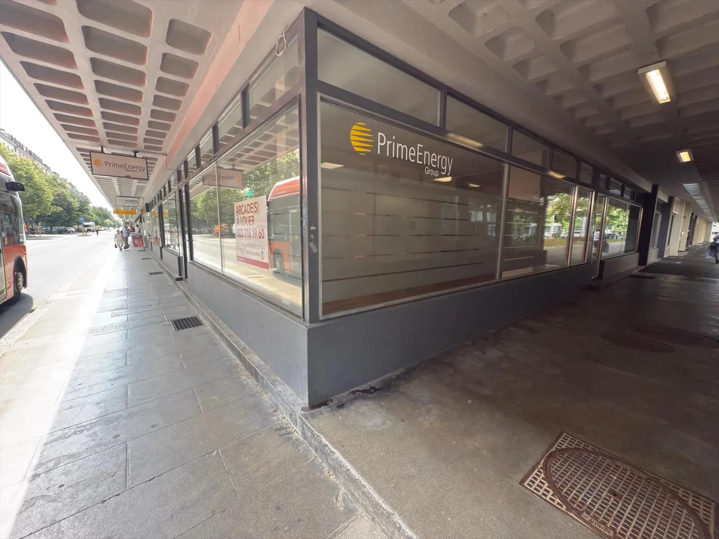 Espace Commercial Spacieux - Photo 3 sur 11