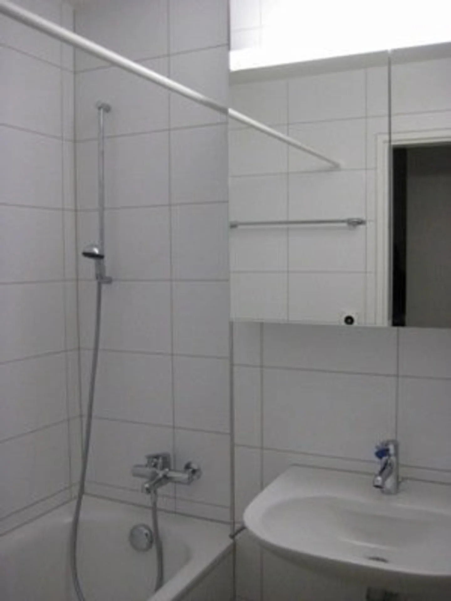 Spacious 5.5-Room Apartment - Photo 6 of 8